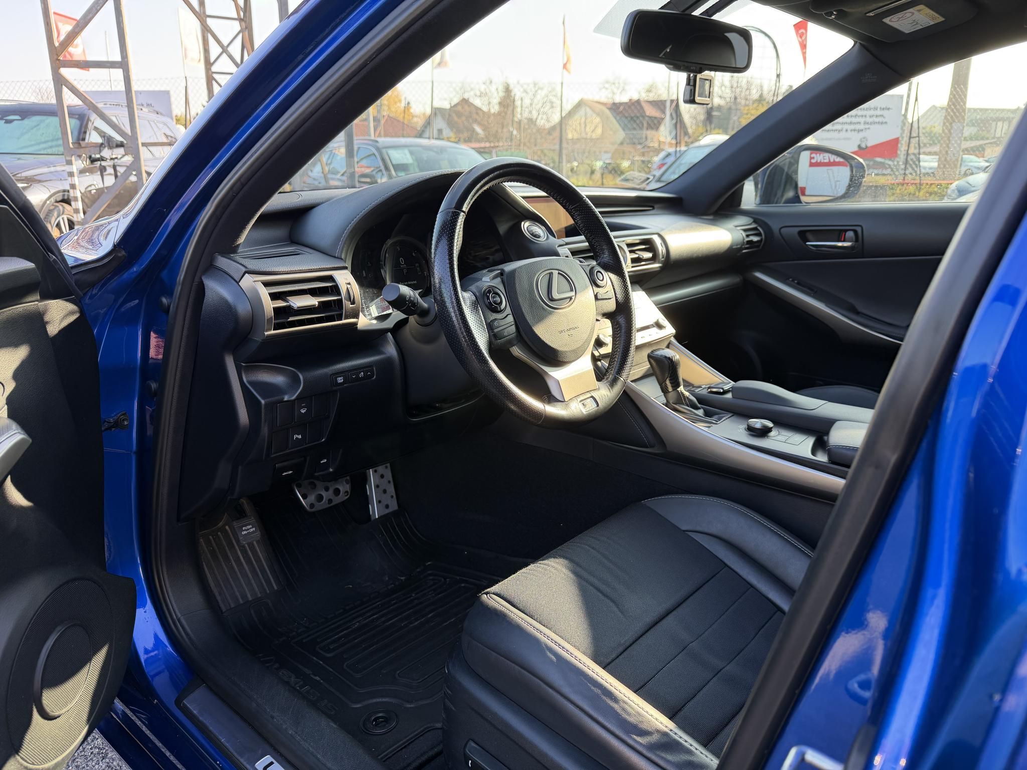 LEXUS IS 200t F Sport (Automata) 75e km. Magyarországi. Márkaszervizelt!