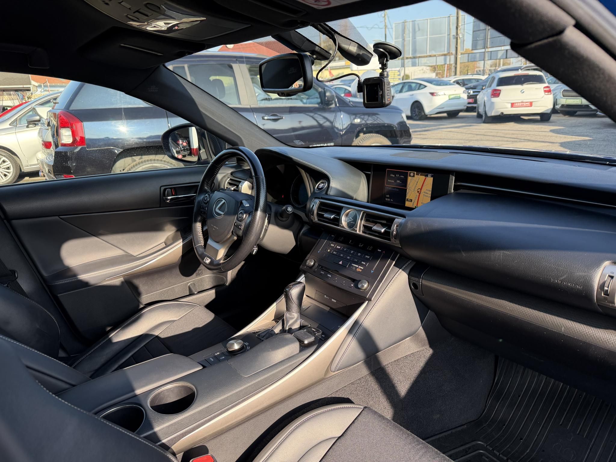 LEXUS IS 200t F Sport (Automata) 75e km. Magyarországi. Márkaszervizelt!