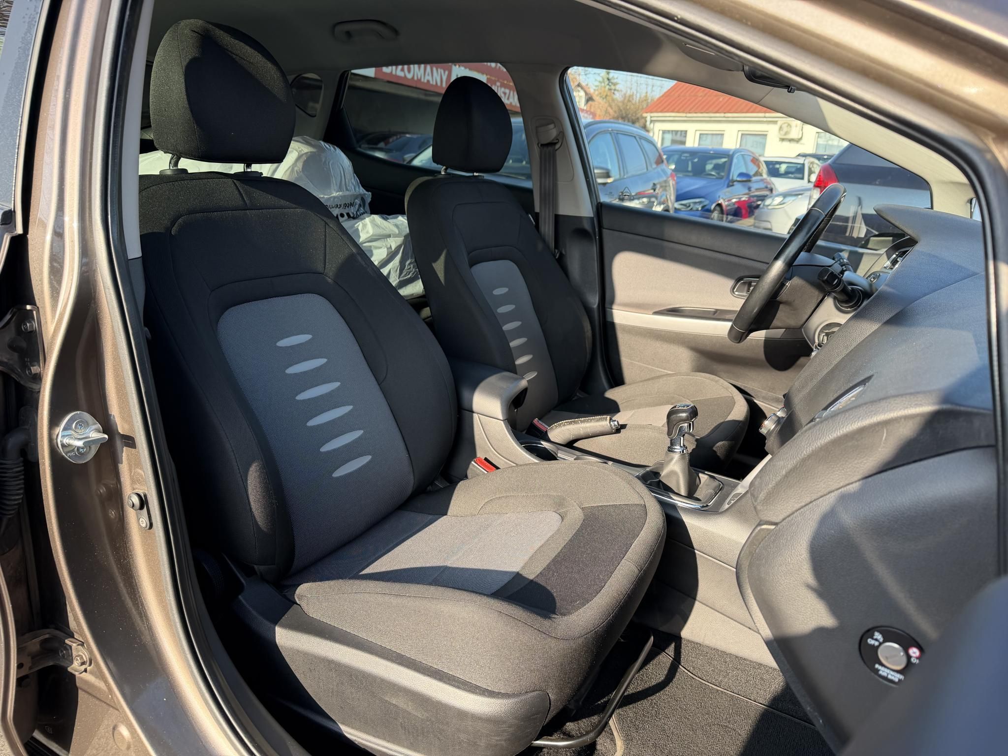 KIA CEE'D 1.4 CVVT EX 72e km. Tempomat Ülésfűtés Kamera Kormányfűtés Navi