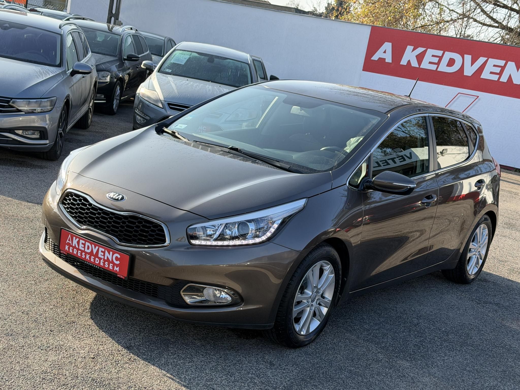 KIA CEE'D 1.4 CVVT EX 72e km. Tempomat Ülésfűtés Kamera Kormányfűtés Navi
