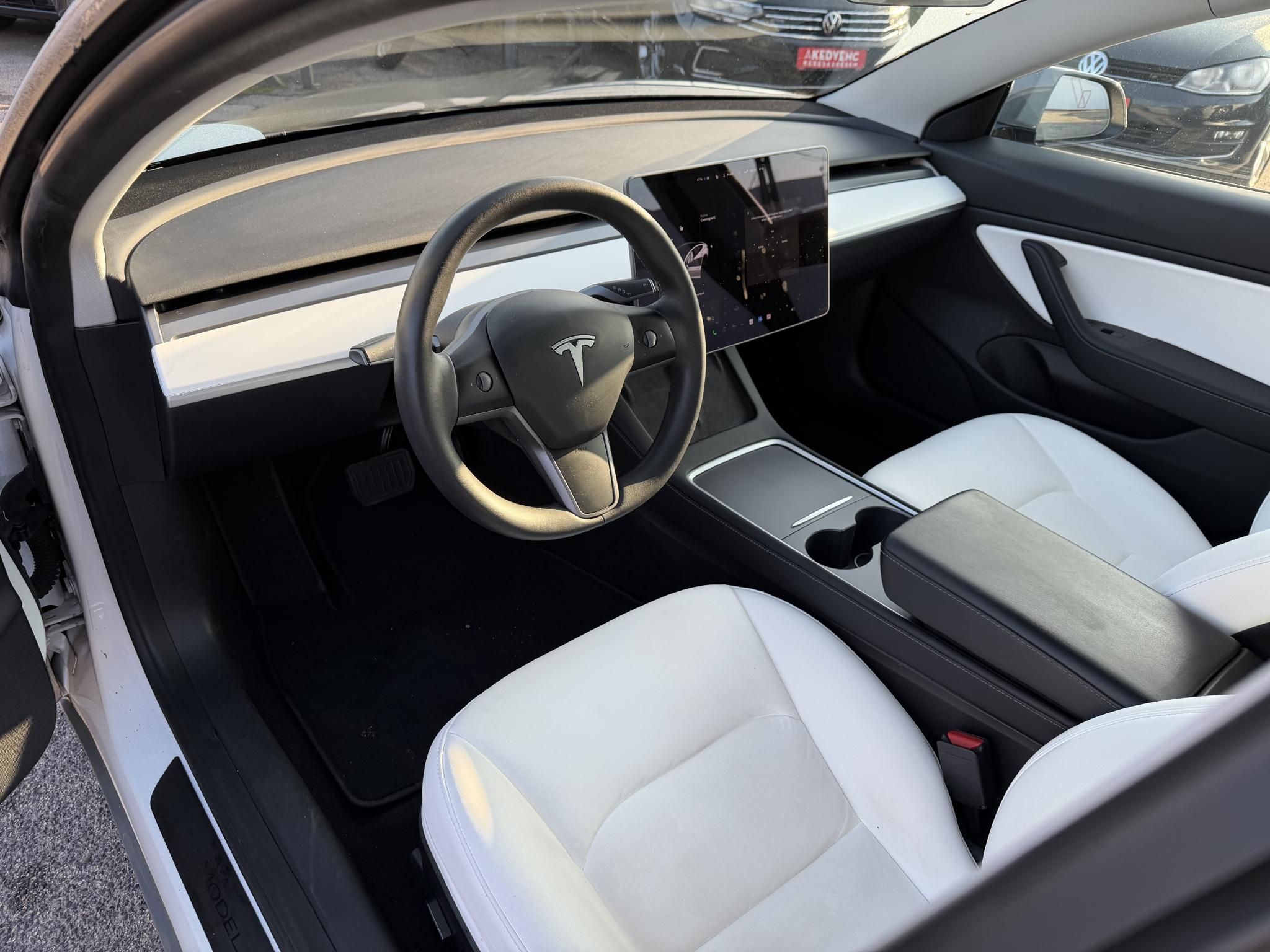 TESLA MODEL 3 Long Range AWD (Automata) FSD. FEHÉR BELSŐ. Perf BOOST. garanciális. hőszivattyú. vonóhorog!