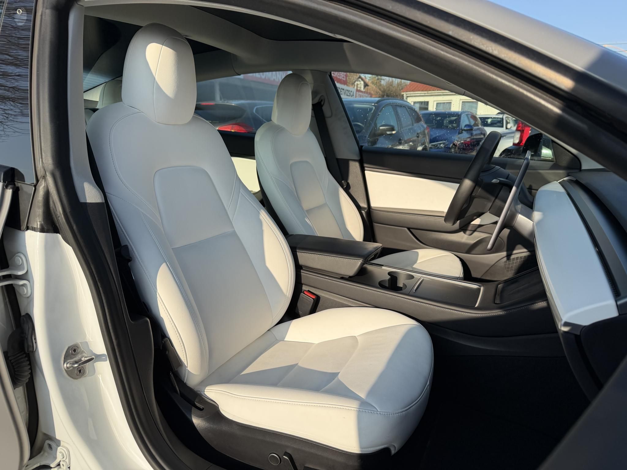 TESLA MODEL 3 Long Range AWD (Automata) FSD. FEHÉR BELSŐ. Perf BOOST. garanciális. hőszivattyú. vonóhorog!