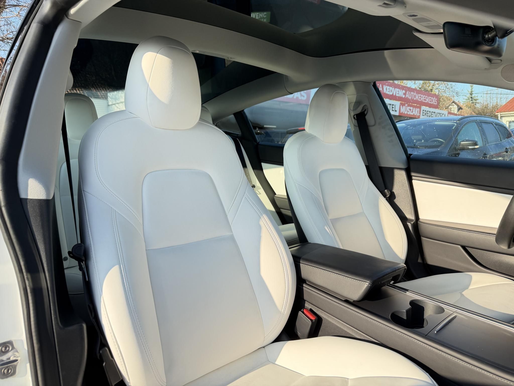 TESLA MODEL 3 Long Range AWD (Automata) FSD. FEHÉR BELSŐ. Perf BOOST. garanciális. hőszivattyú. vonóhorog!