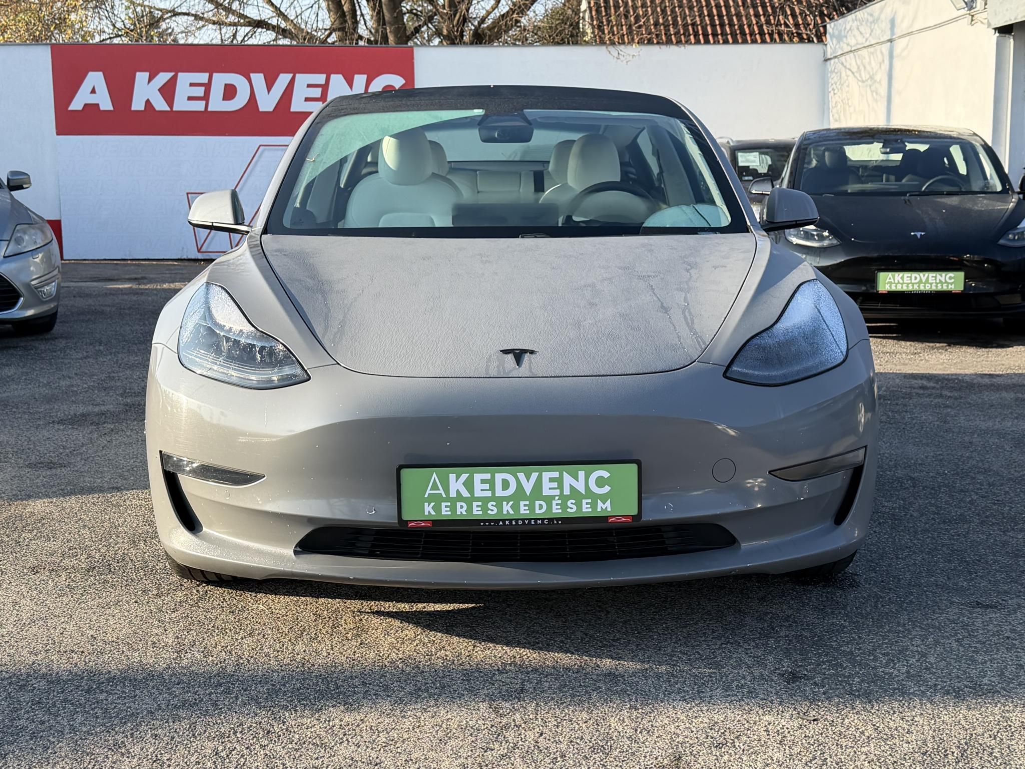 TESLA MODEL 3 Long Range AWD (Automata) FSD. FEHÉR BELSŐ. Perf BOOST. garanciális. hőszivattyú. vonóhorog!