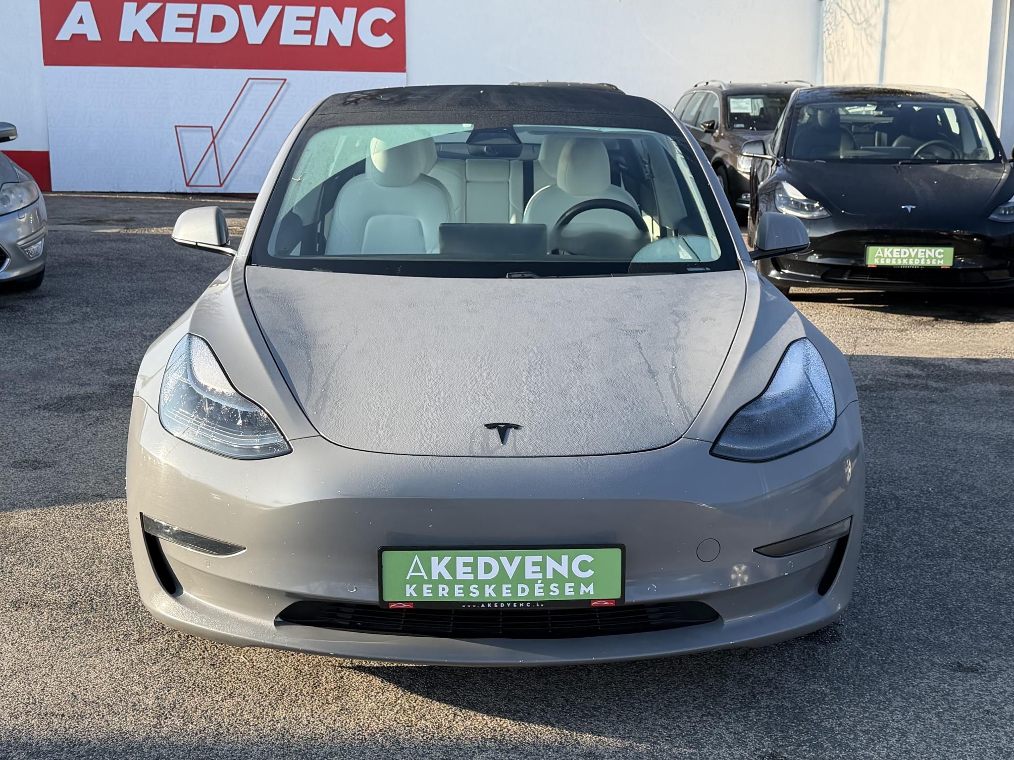 TESLA MODEL 3 Long Range AWD (Automata) FSD. FEHÉR BELSŐ. Perf BOOST. garanciális. hőszivattyú. vonóhorog!