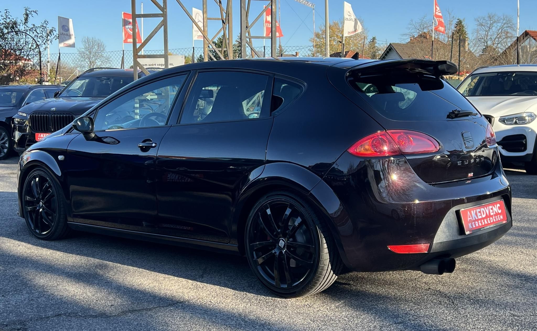 SEAT LEON 2.0 TFSI Cupra 350le! Integrált fejtámlás ülések. Boheme Purple fényezés