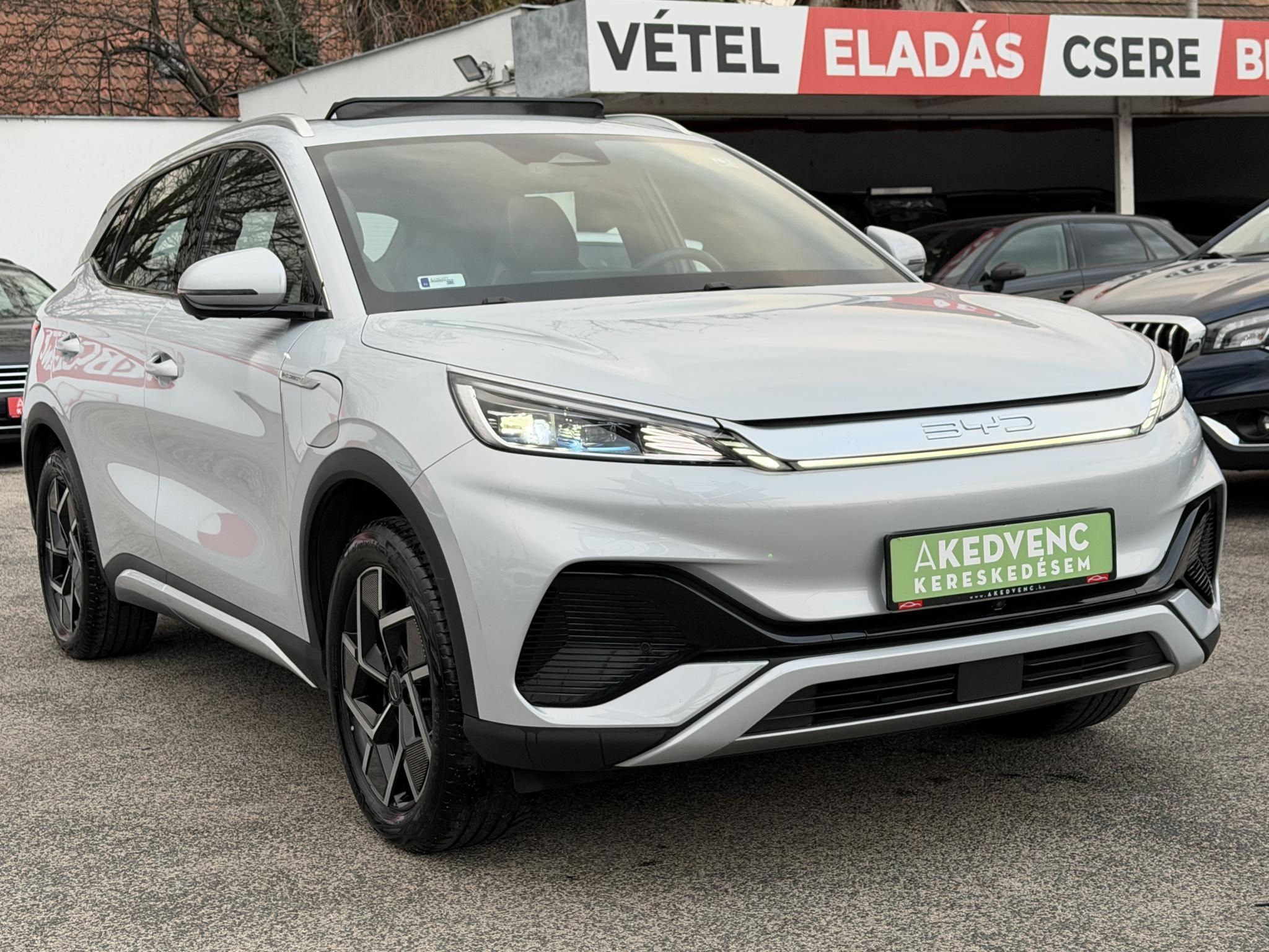 BYD ATTO 3 Design 60,4kWh M.o.-i. 1.tul. LFP. garanciális. panorámatető. világos belső!