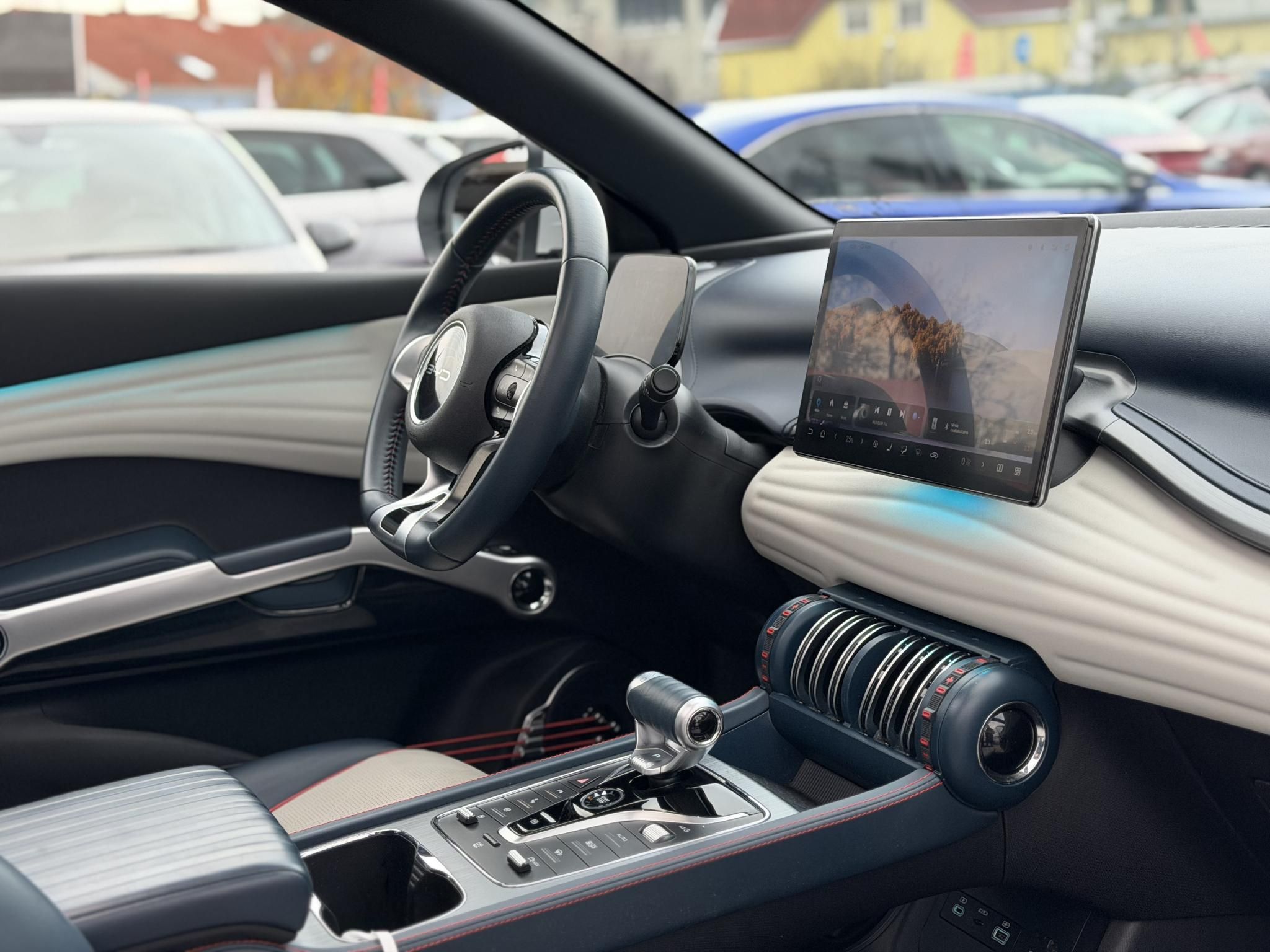 BYD ATTO 3 Design 60,4kWh M.o.-i. 1.tul. LFP. garanciális. panorámatető. világos belső!