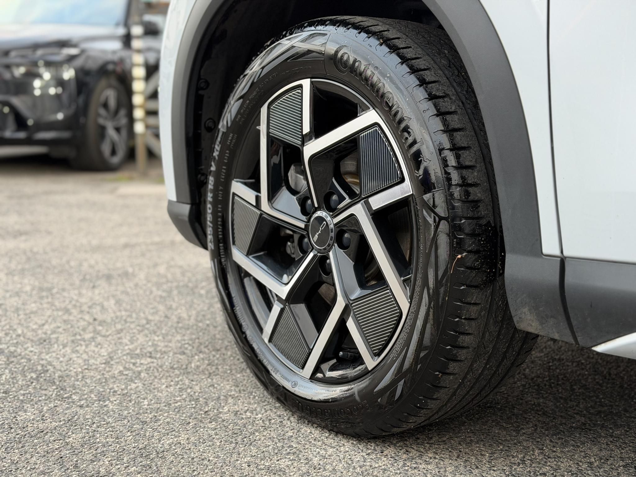 BYD ATTO 3 Design 60,4kWh M.o.-i. 1.tul. LFP. garanciális. panorámatető. világos belső!