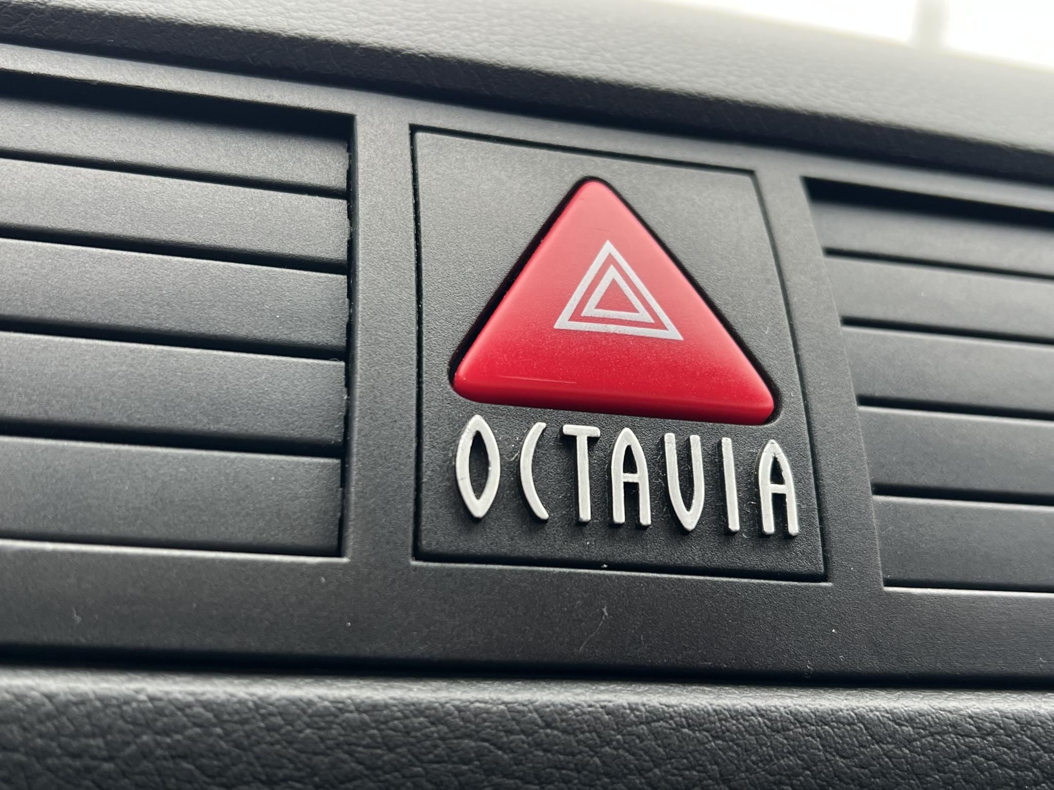 SKODA OCTAVIA Combi 1.6 Classic Klíma Vonóhororg City szervó!