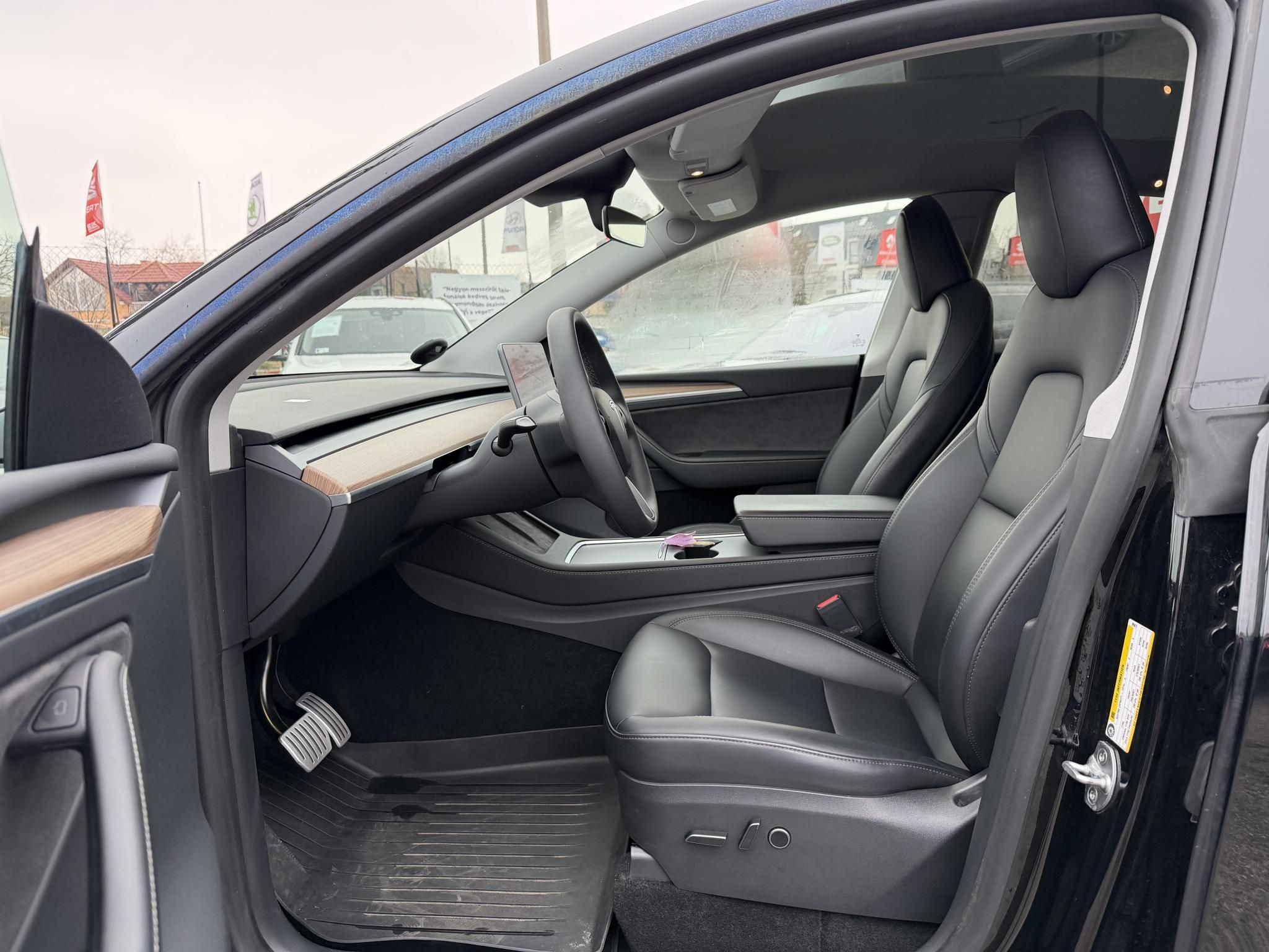 TESLA MODEL Y Performance AWD (Automata) 49e km. ÁFÁS! AMD Ryzen. garanciális. premium hifi. vonóhorog!