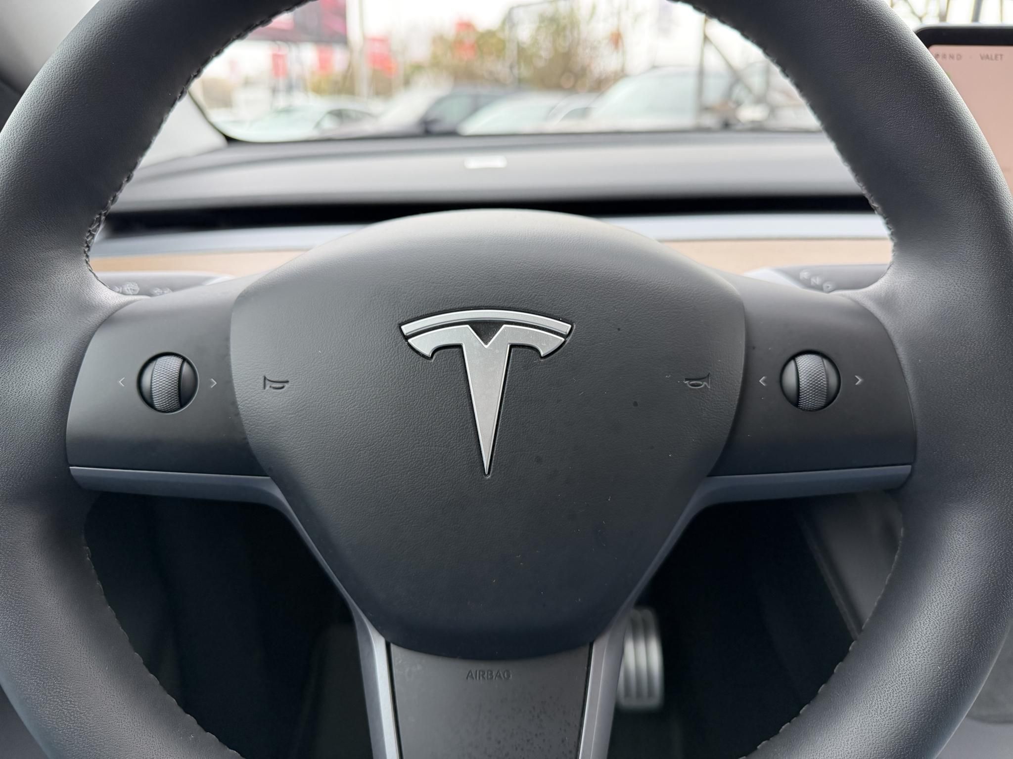 TESLA MODEL Y Performance AWD (Automata) 49e km. ÁFÁS! AMD Ryzen. garanciális. premium hifi. vonóhorog!