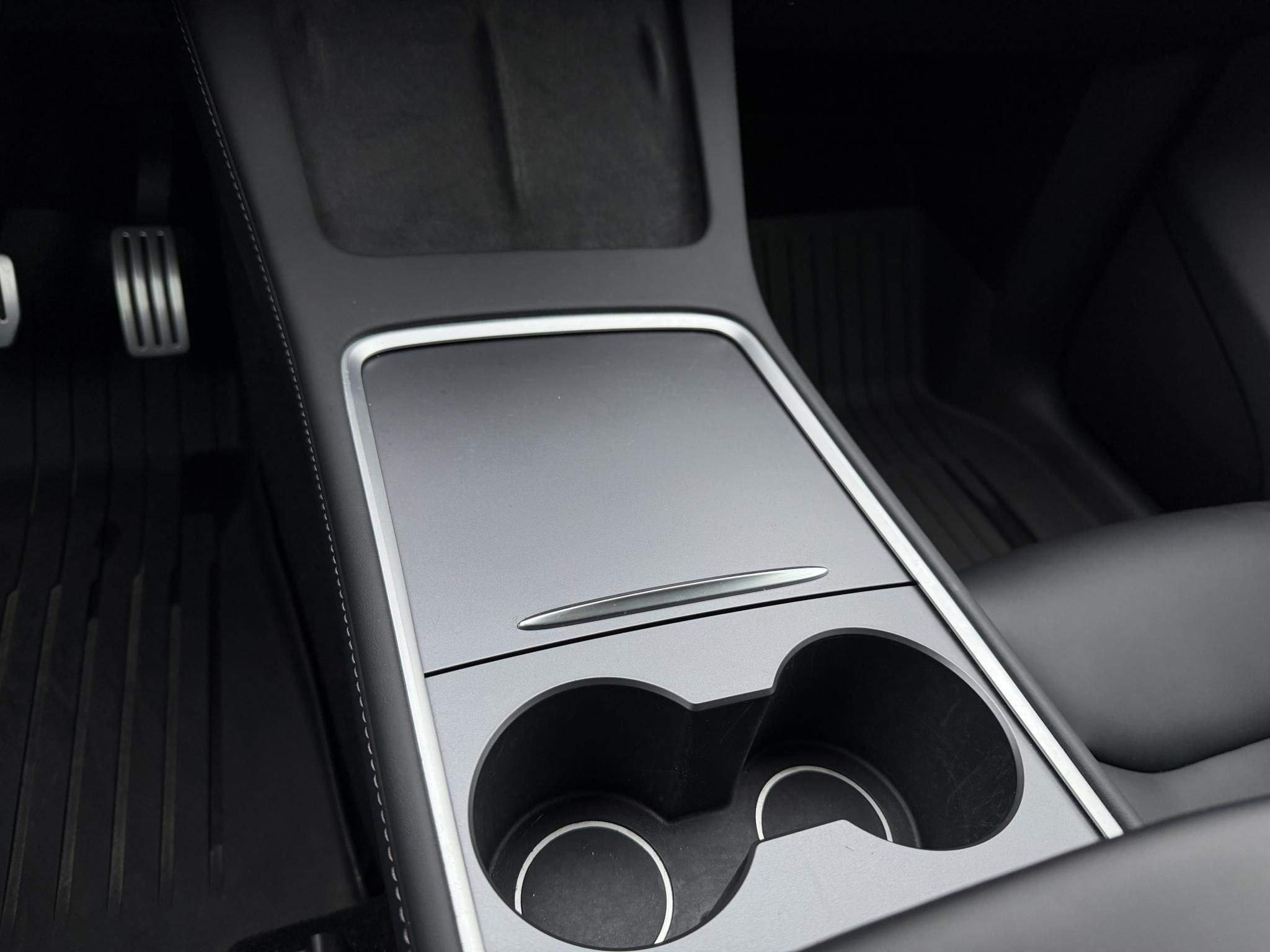 TESLA MODEL Y Performance AWD (Automata) 49e km. ÁFÁS! AMD Ryzen. garanciális. premium hifi. vonóhorog!