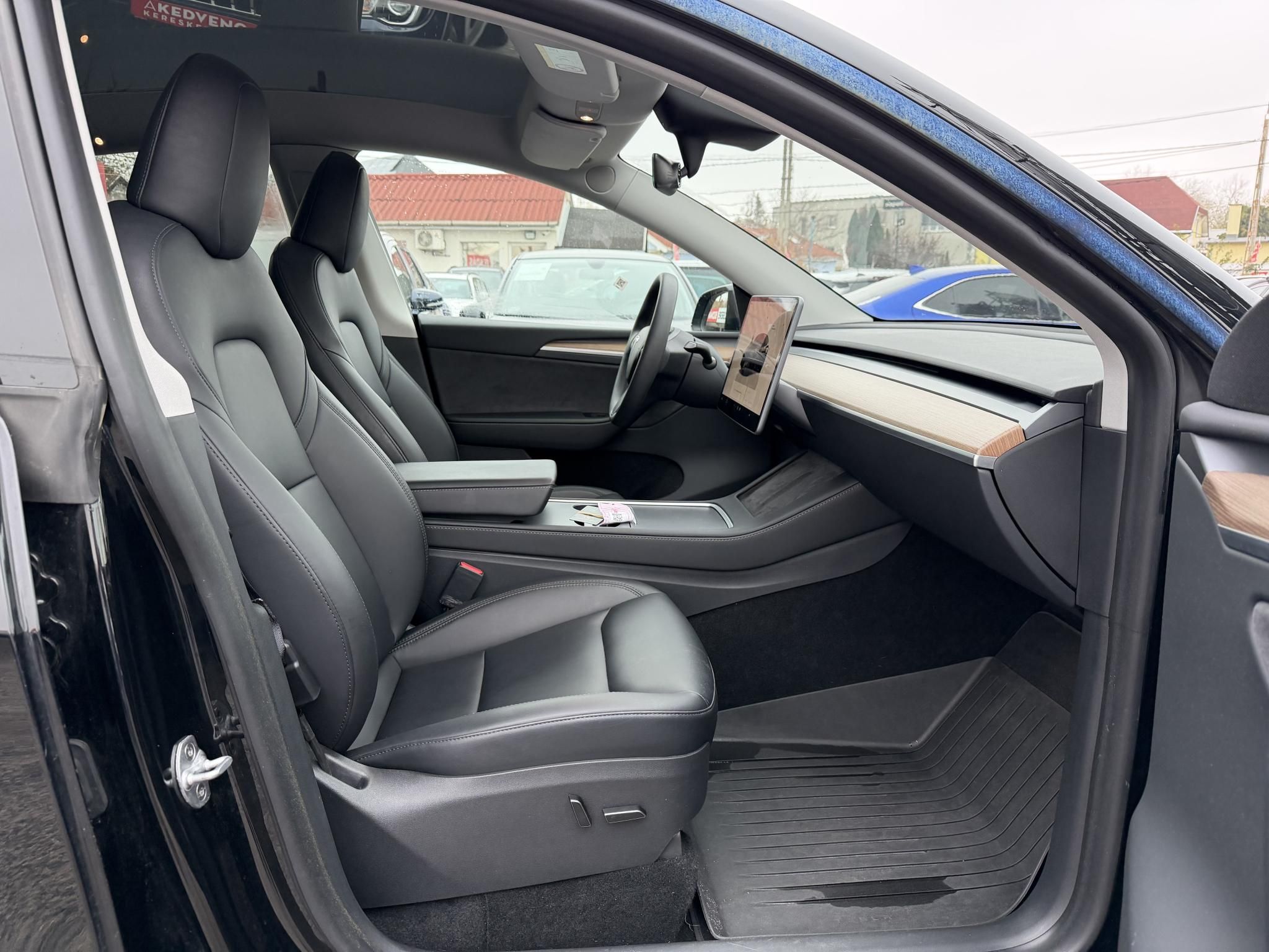 TESLA MODEL Y Performance AWD (Automata) 49e km. ÁFÁS! AMD Ryzen. garanciális. premium hifi. vonóhorog!