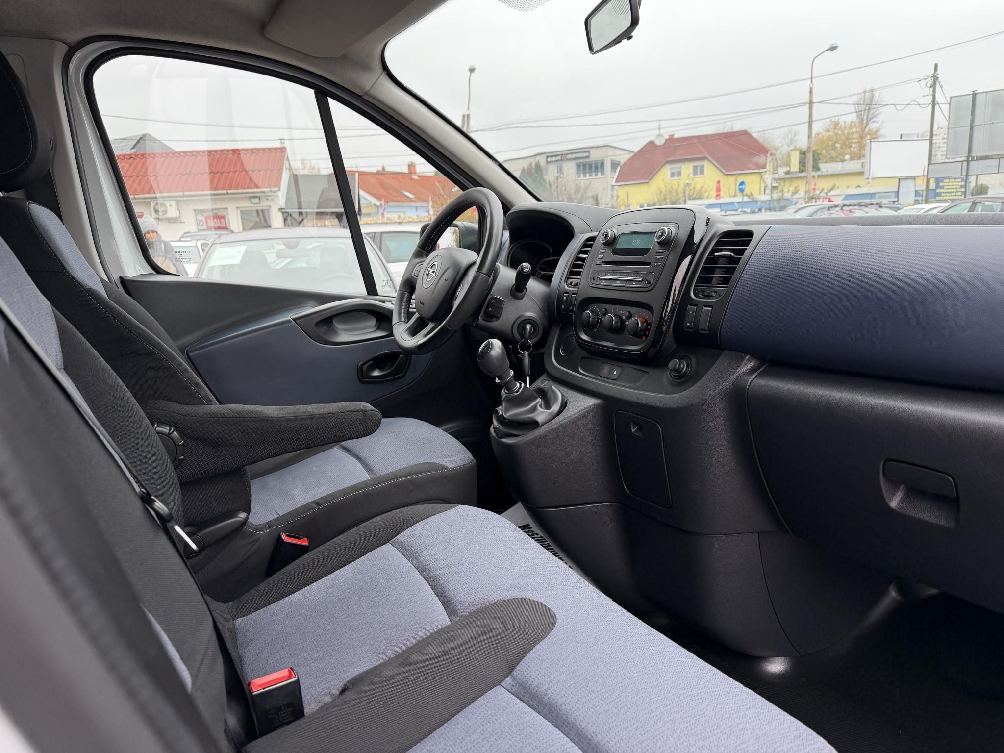 OPEL VIVARO 1.6 CDTI L1H1 2.7t Start-Stop Euro 6 (9 személyes) M.o.-i. 1.tul. Tempomat Klíma Tolatóradar