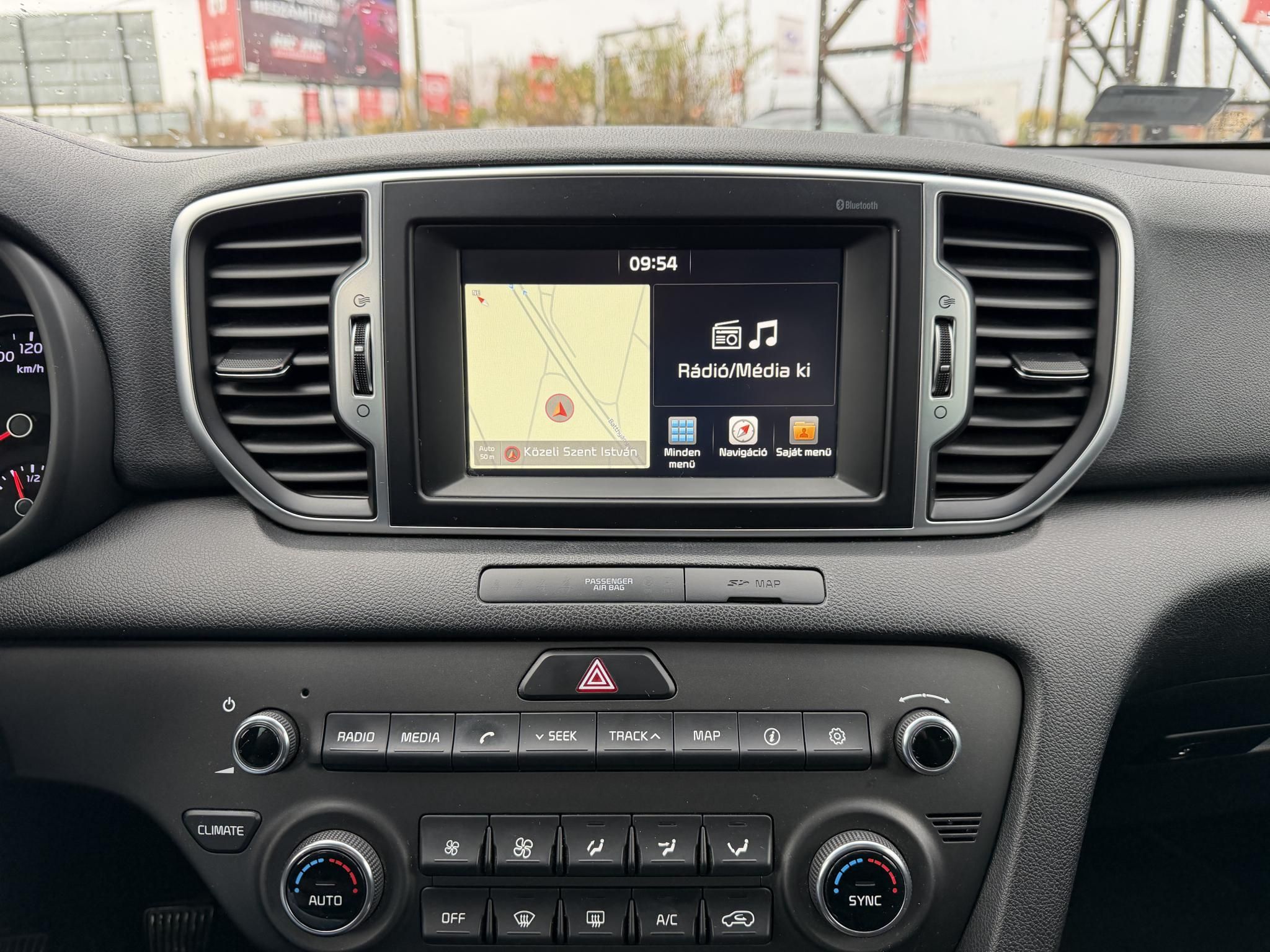 KIA SPORTAGE 1.6 GDI Gold 83e km. M.o.-i. 1.tul. Márkaszervizelt!