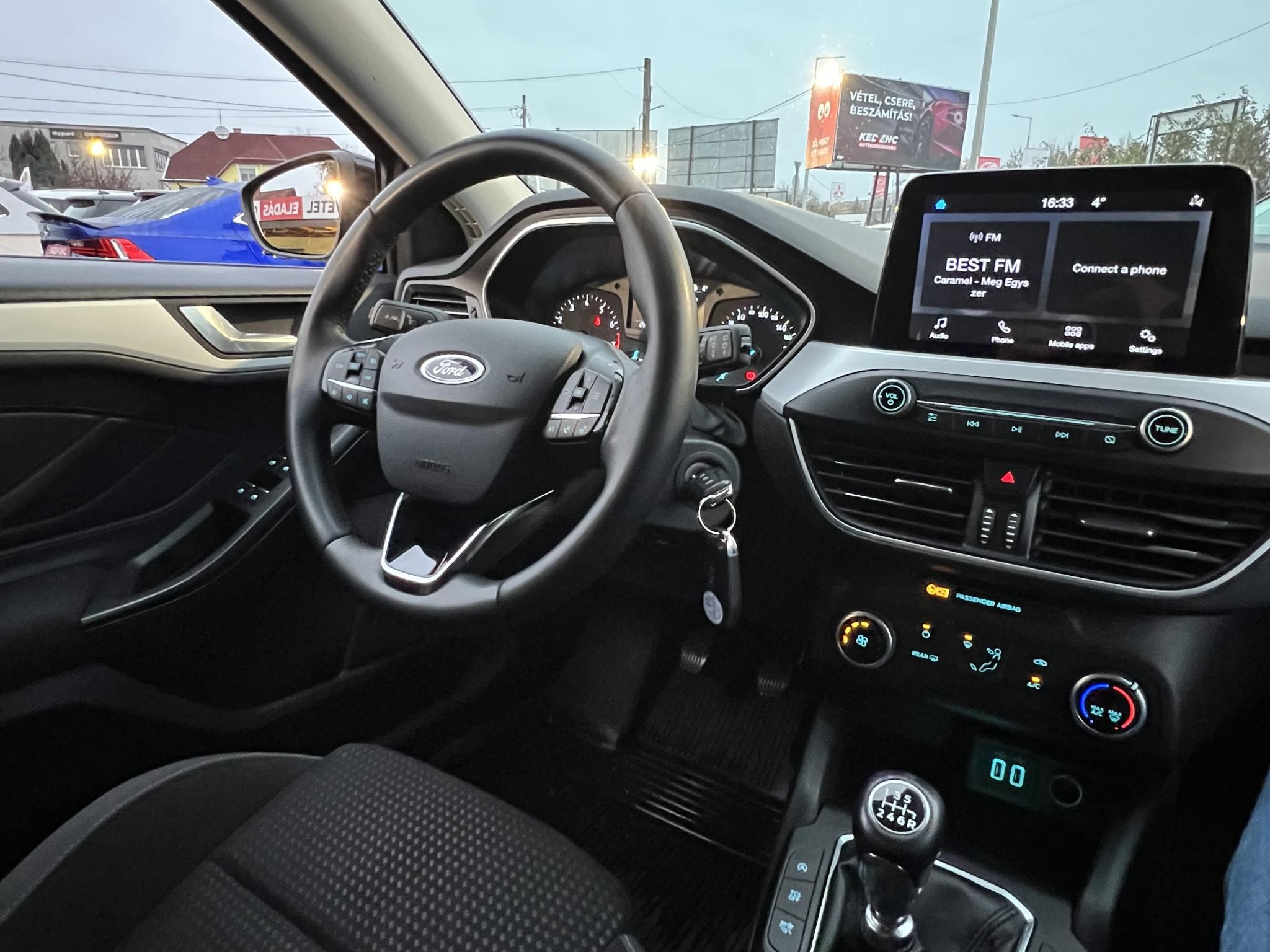 FORD FOCUS 1.0 EcoBoost Connected M.o.-i. 1.tul. Márkaszervizelt. Carplay!