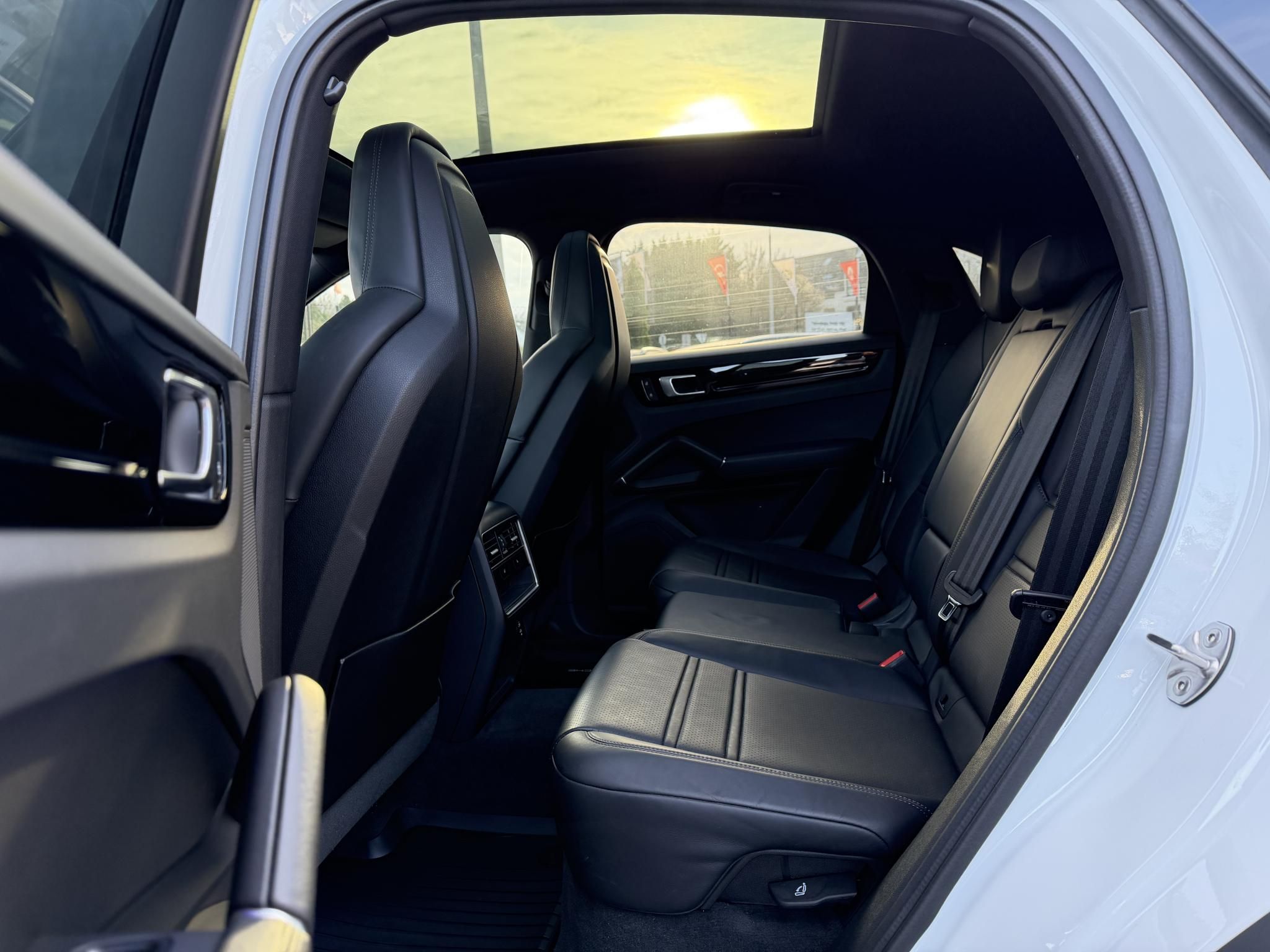 PORSCHE CAYENNE Coupé E-Hybrid Tiptronic ic 48e km. Sérülésmentes. 2027.12-ig zöld rendszám