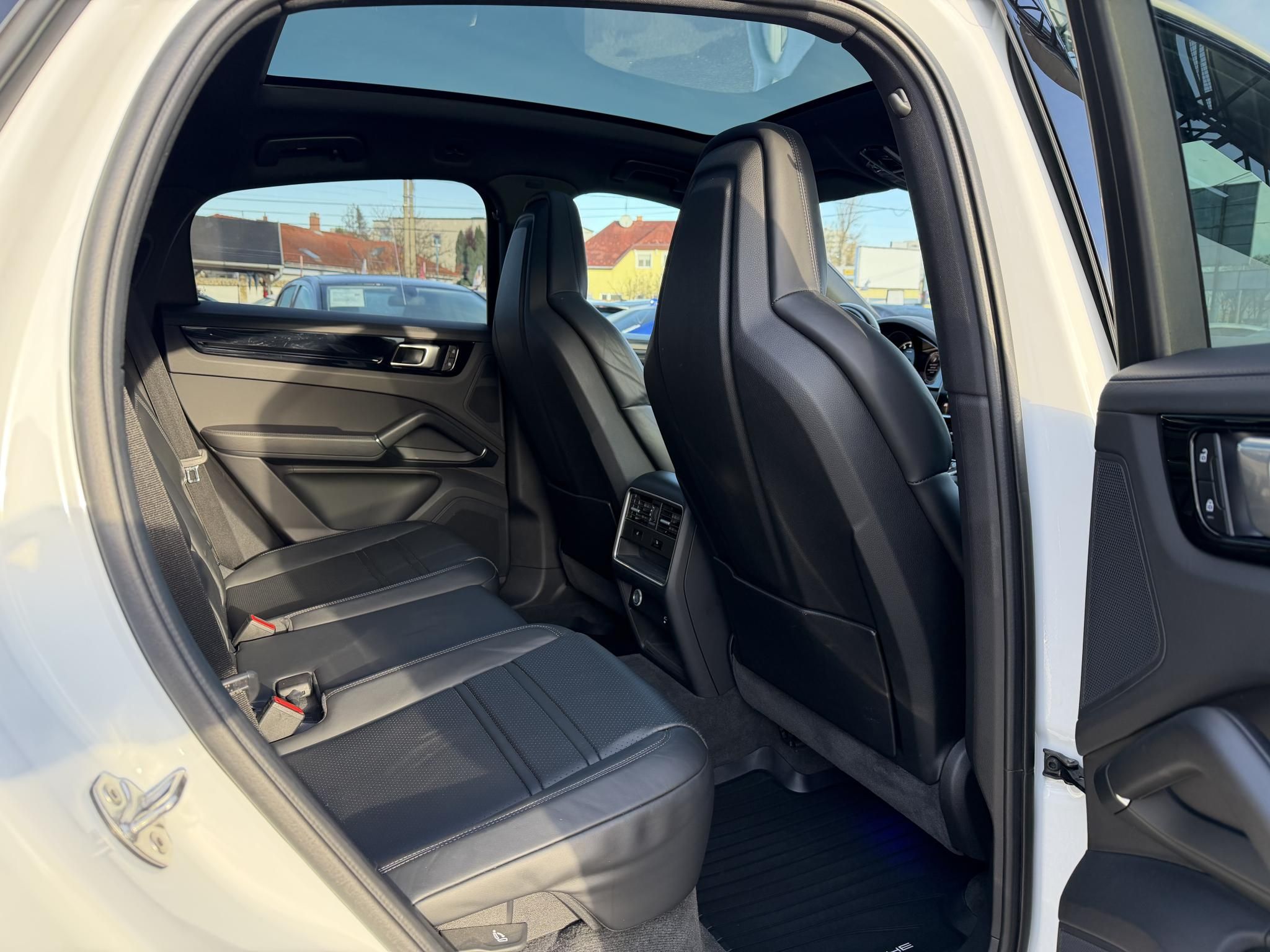 PORSCHE CAYENNE Coupé E-Hybrid Tiptronic ic 48e km. Sérülésmentes. 2027.12-ig zöld rendszám