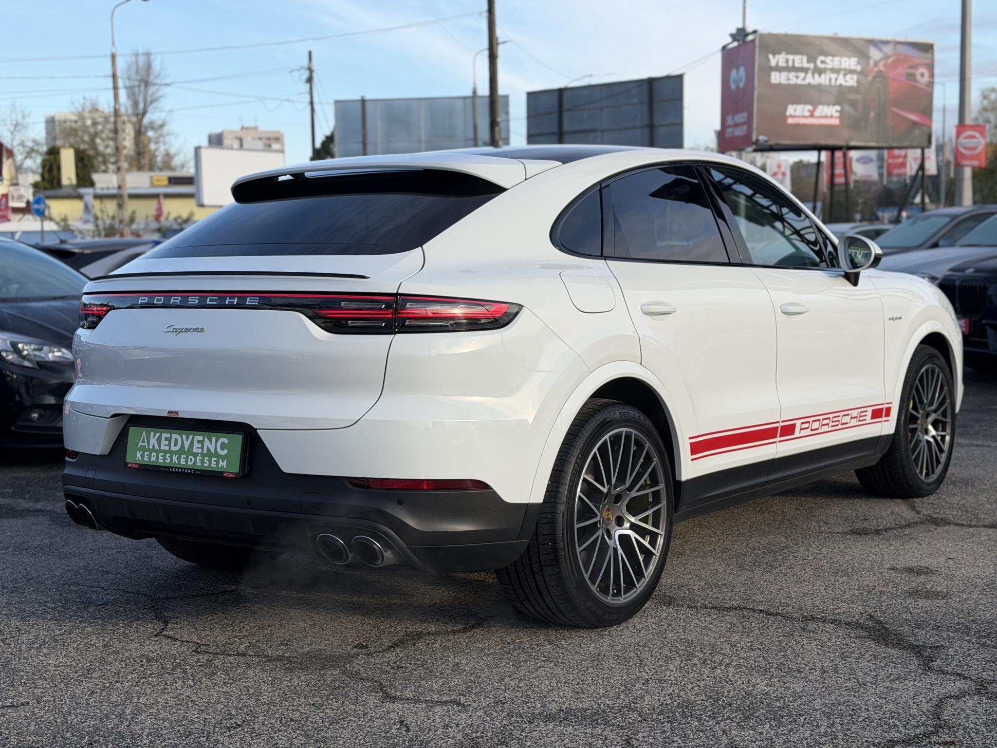 PORSCHE CAYENNE Coupé E-Hybrid Tiptronic ic 48e km. Sérülésmentes. 2027.12-ig zöld rendszám