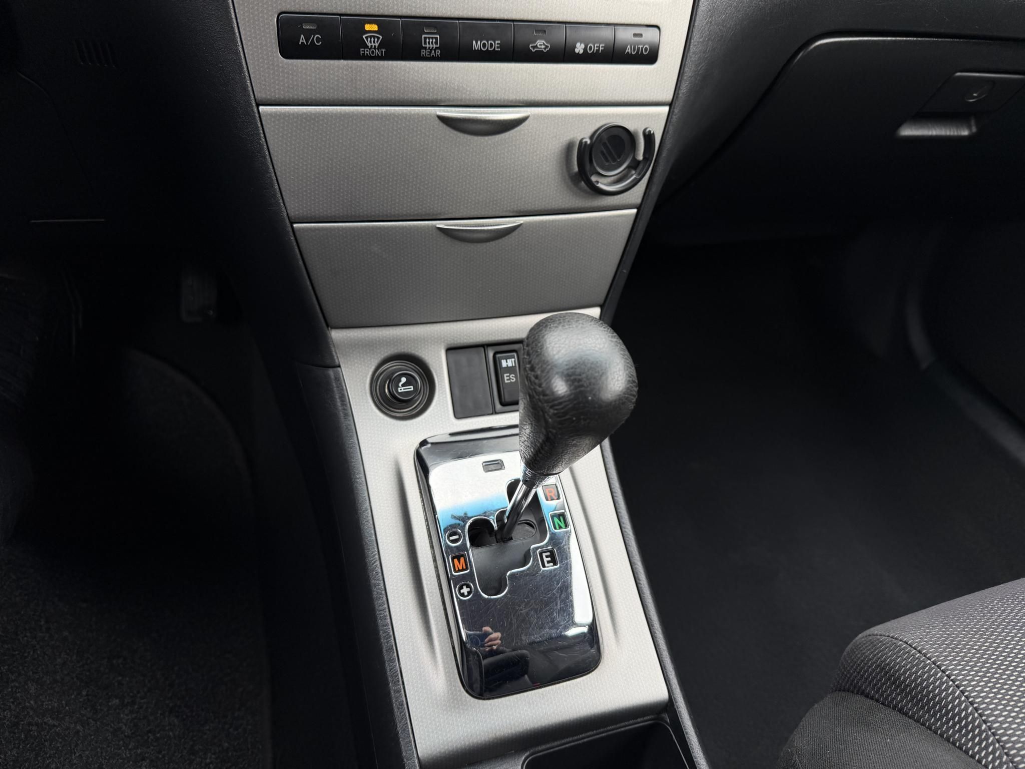 TOYOTA COROLLA 1.4 D-4D Sol Plus M-MT 163e km. Digitklíma Tolatóradar Ülésfűtés