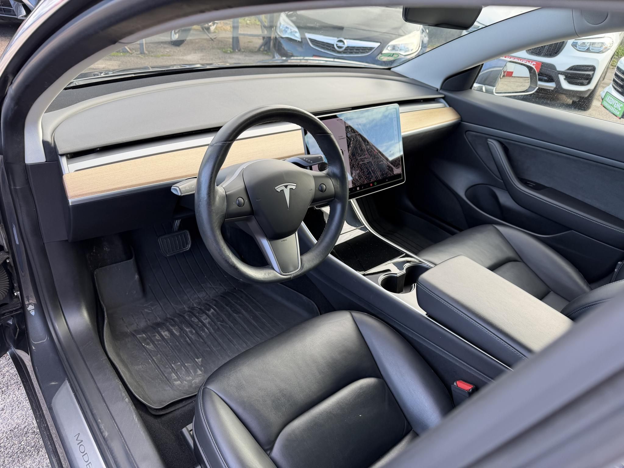 TESLA MODEL 3 Standard Range Plus Aut
