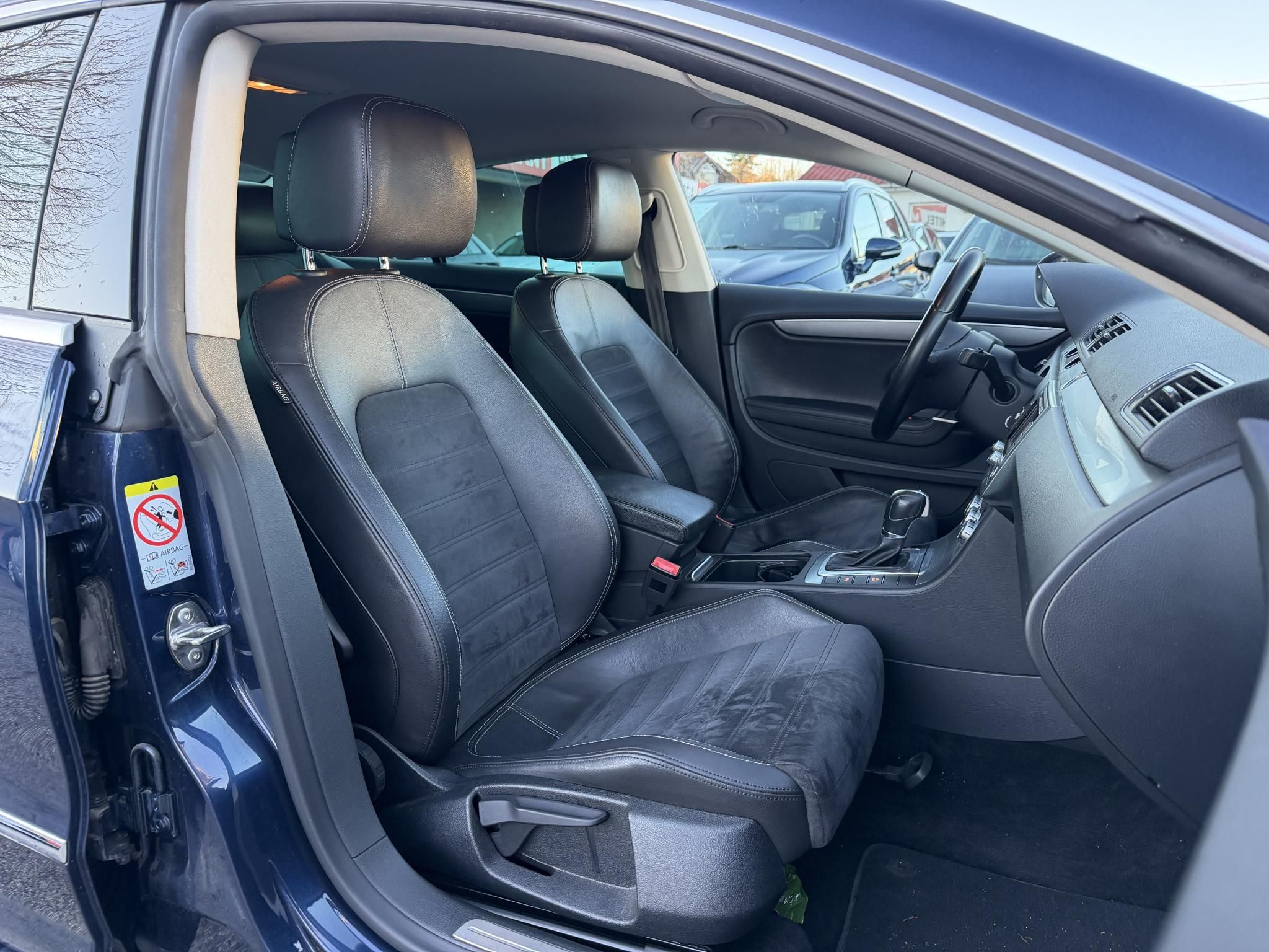 VOLKSWAGEN CC 2.0 CR TDI BMT DSG [5 személy] Xenon Tempomat Ülésfűtés PDC Navi Bluetooth 2 gyári kulcs!