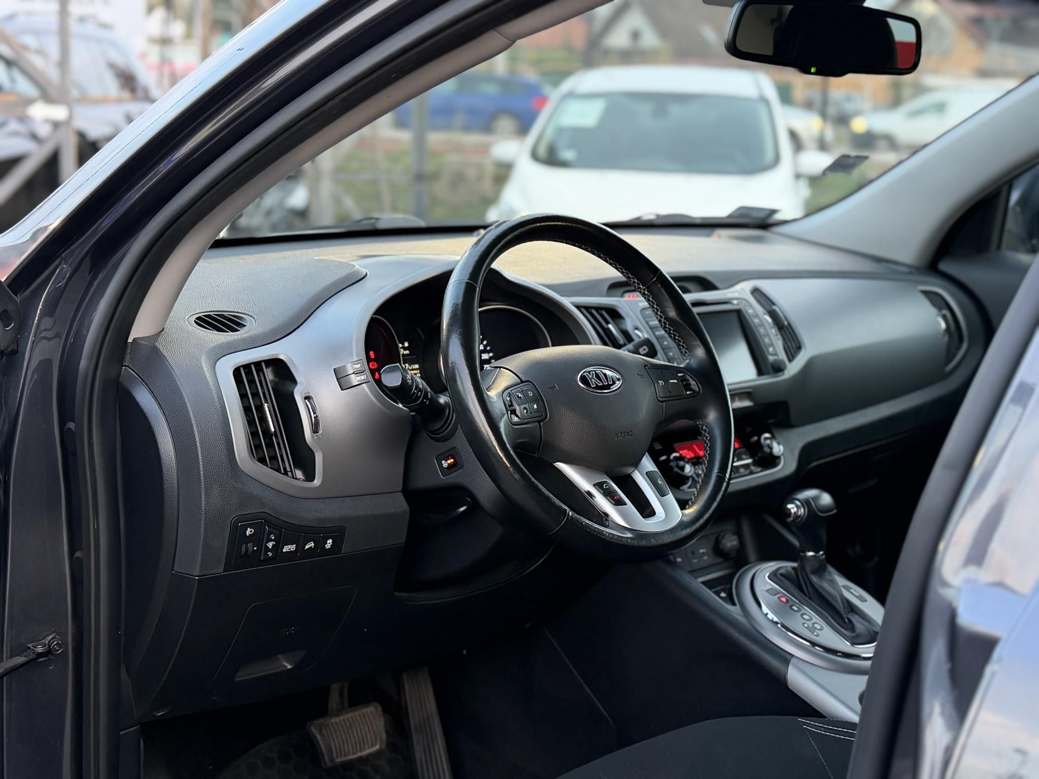 KIA SPORTAGE 2.0 CRDi LX 4x4 (Automata) Magasan felszerelt. Difizár. Téli-nyári gumi garnitúra!