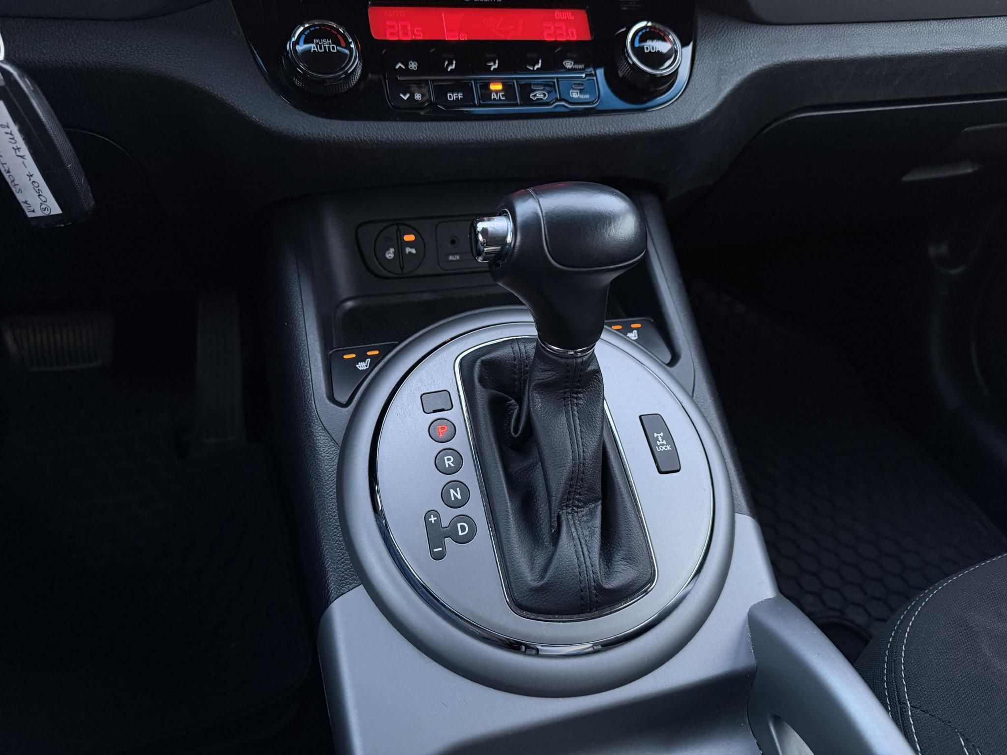 KIA SPORTAGE 2.0 CRDi LX 4x4 (Automata) Magasan felszerelt. Difizár. Téli-nyári gumi garnitúra!