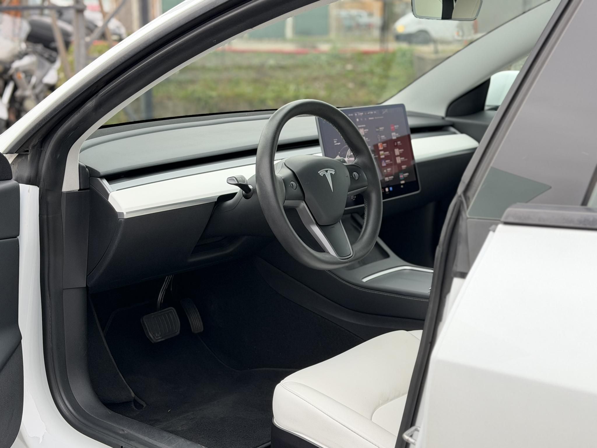 TESLA MODEL 3 Long Range AWD (Automata) FSD. FEHÉR BELSŐ. Perf BOOST. garanciális. hőszivattyú. vonóhorog!