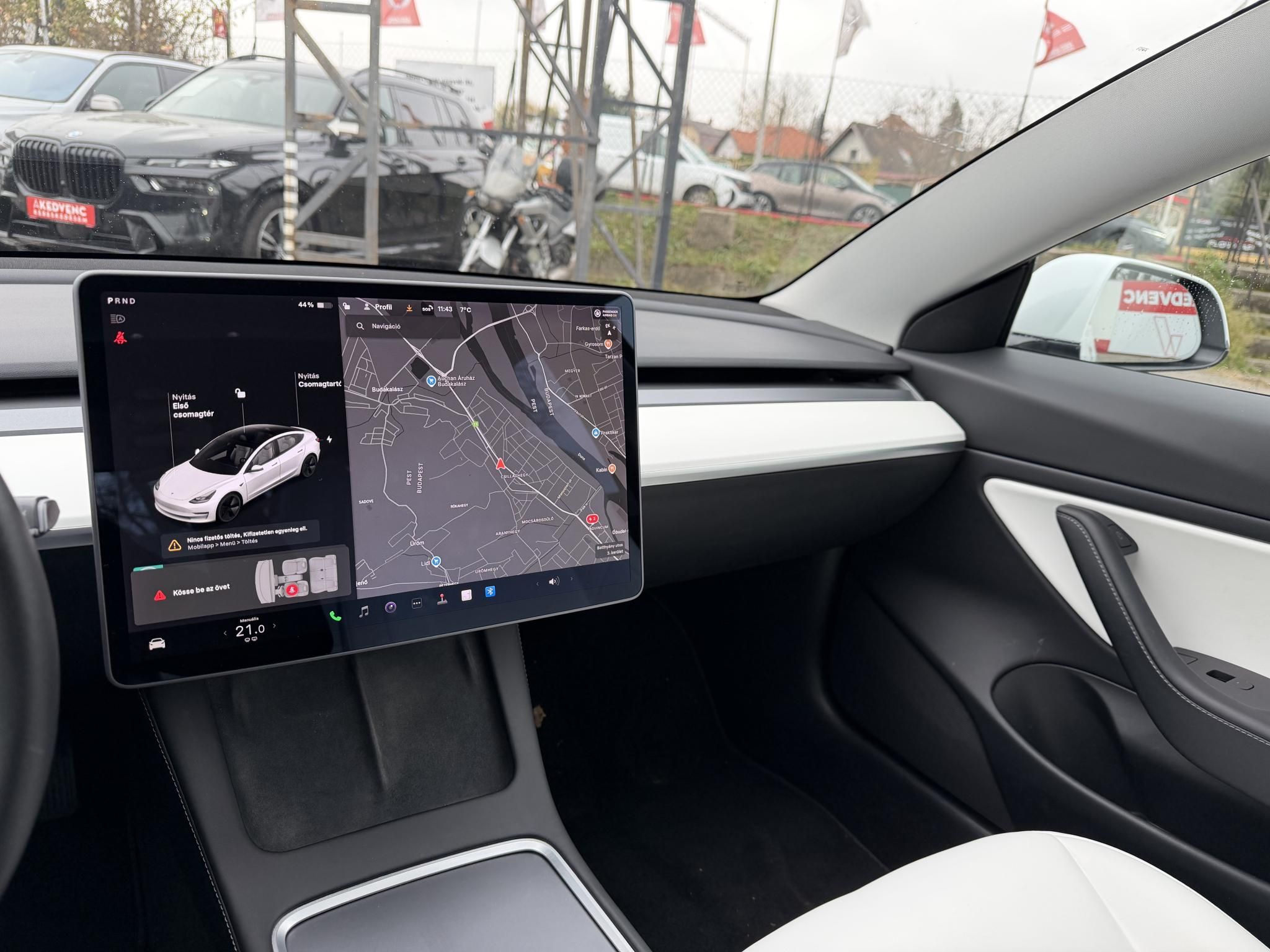 TESLA MODEL 3 Long Range AWD (Automata) FSD. FEHÉR BELSŐ. Perf BOOST. garanciális. hőszivattyú. vonóhorog!