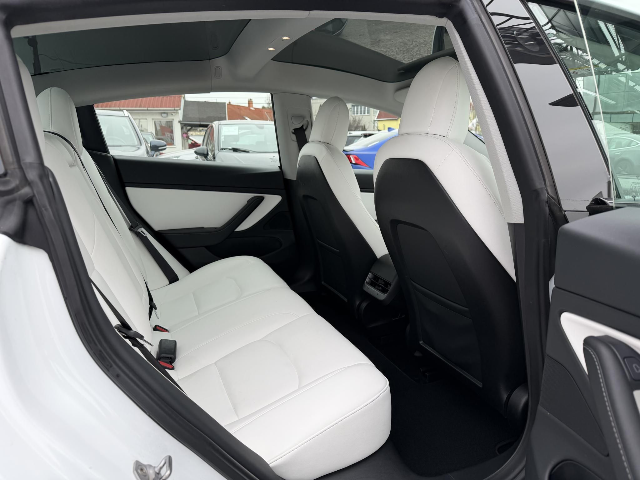 TESLA MODEL 3 Long Range AWD (Automata) FSD. FEHÉR BELSŐ. Perf BOOST. garanciális. hőszivattyú. vonóhorog!