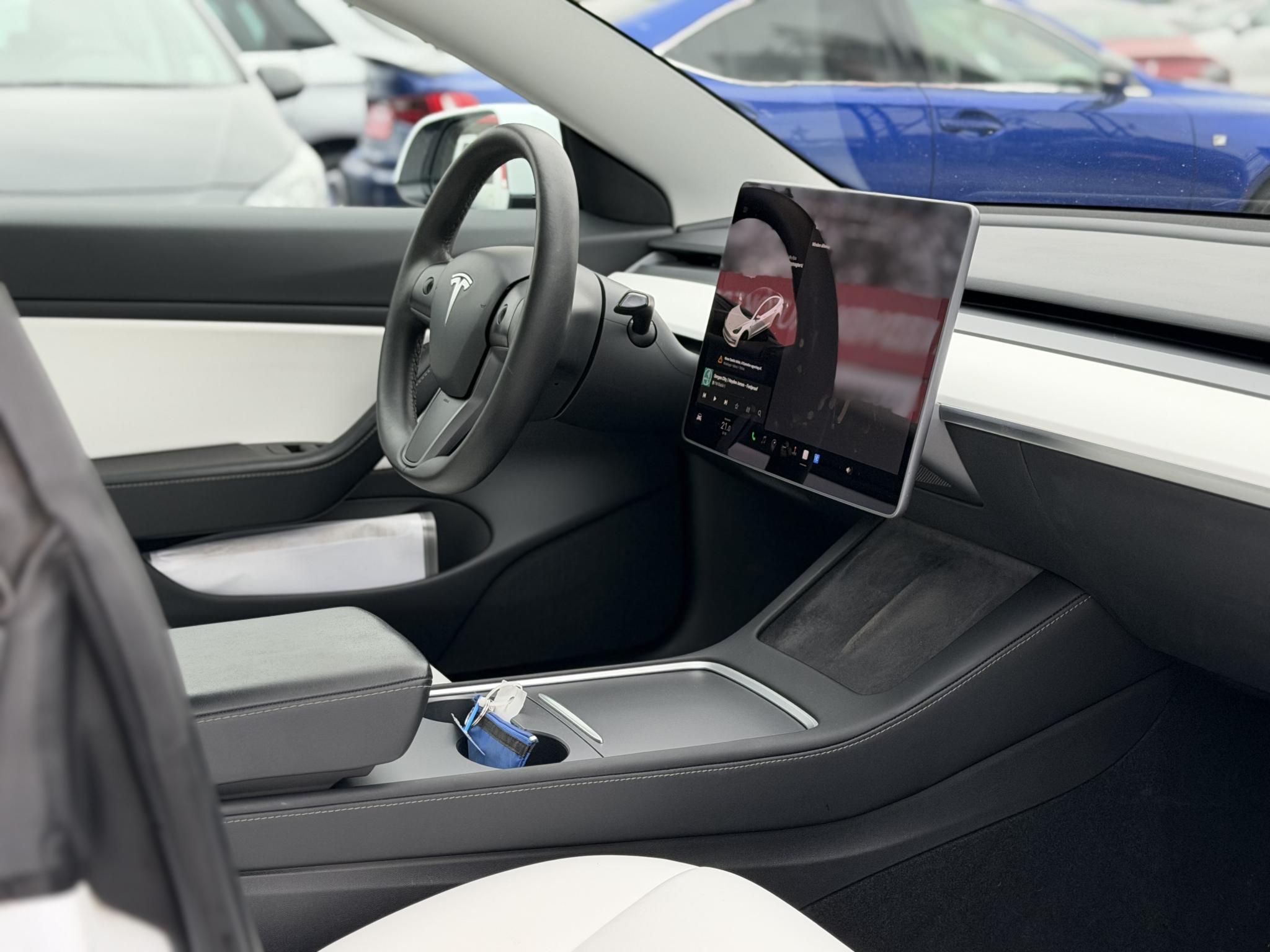 TESLA MODEL 3 Long Range AWD (Automata) FSD. FEHÉR BELSŐ. Perf BOOST. garanciális. hőszivattyú. vonóhorog!