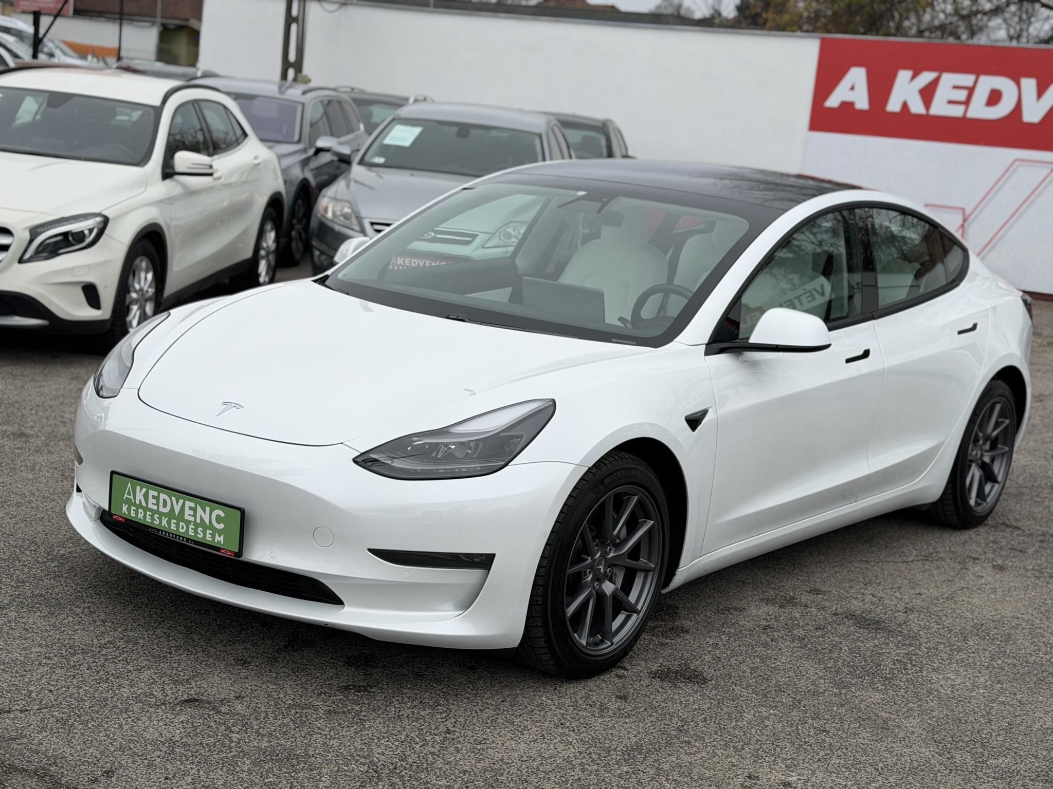 TESLA MODEL 3 Long Range AWD (Automata) FSD. FEHÉR BELSŐ. Perf BOOST. garanciális. hőszivattyú. vonóhorog!