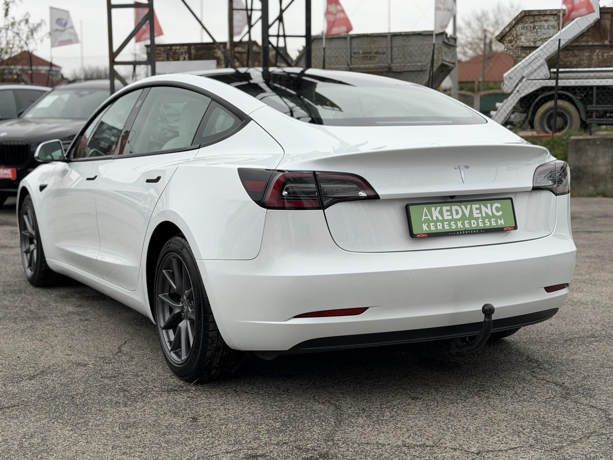 TESLA MODEL 3 Long Range AWD (Automata) FSD. FEHÉR BELSŐ. Perf BOOST. garanciális. hőszivattyú. vonóhorog!