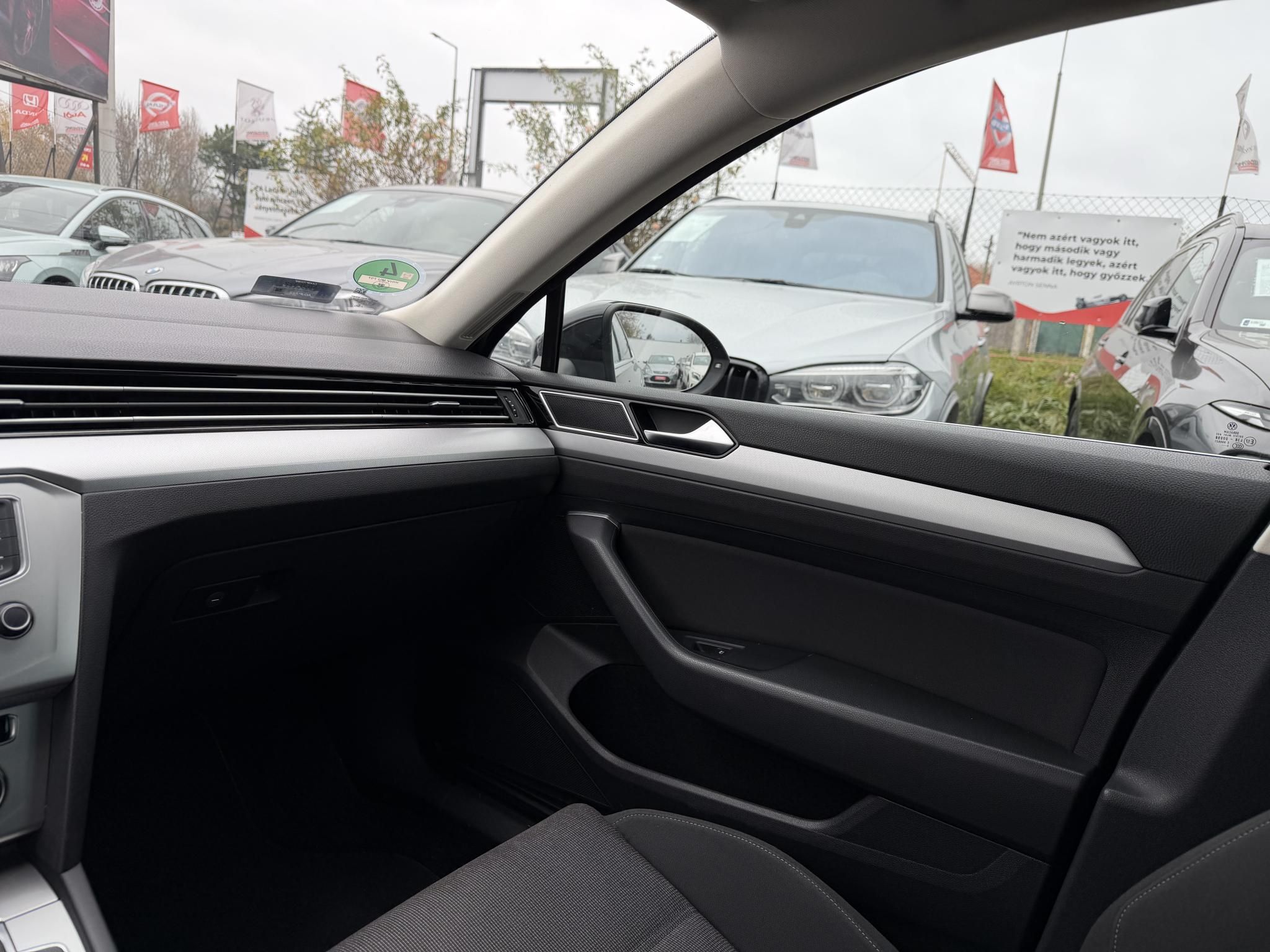 VOLKSWAGEN PASSAT VIII 1.4 TSI BMT ACT Comfortline Távtartó Navi Ülésfűtés Tolatóradar Frissen szervizelt!