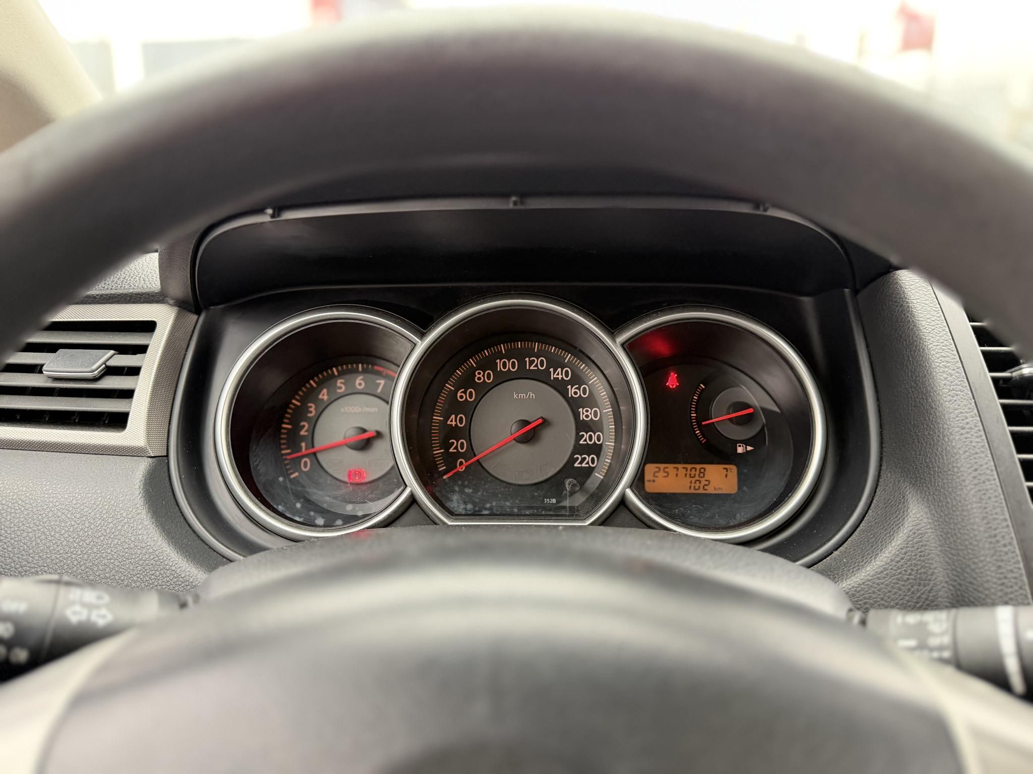 NISSAN TIIDA 1.6 Acenta Magyarországi. Klíma. Téli-nyári kerék garnitúra!