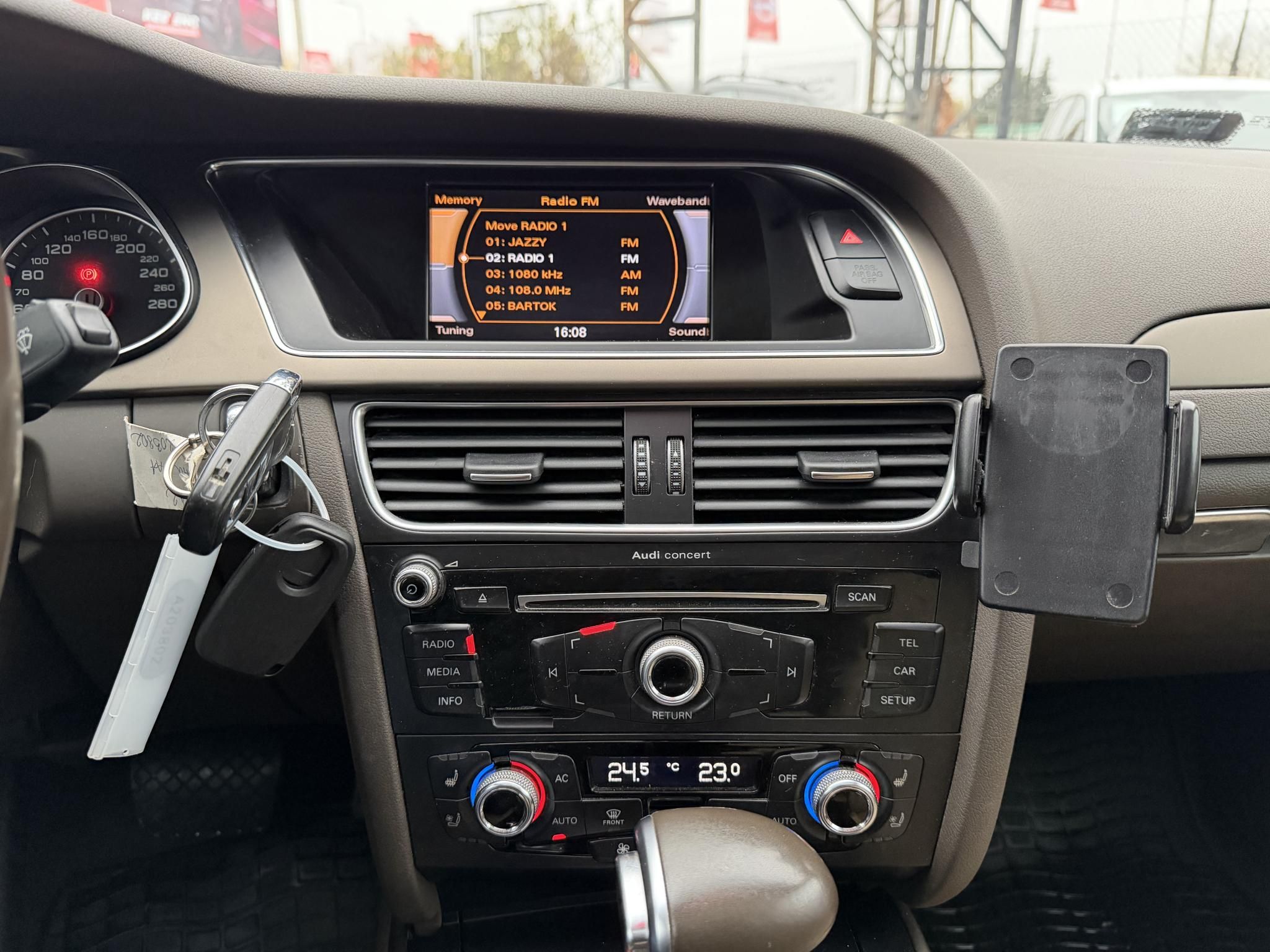 AUDI A4 2.0 TDI multitronic Magyarországi Napfénytető Xenon Üléshűtés PDC Téli-nyári kerék!