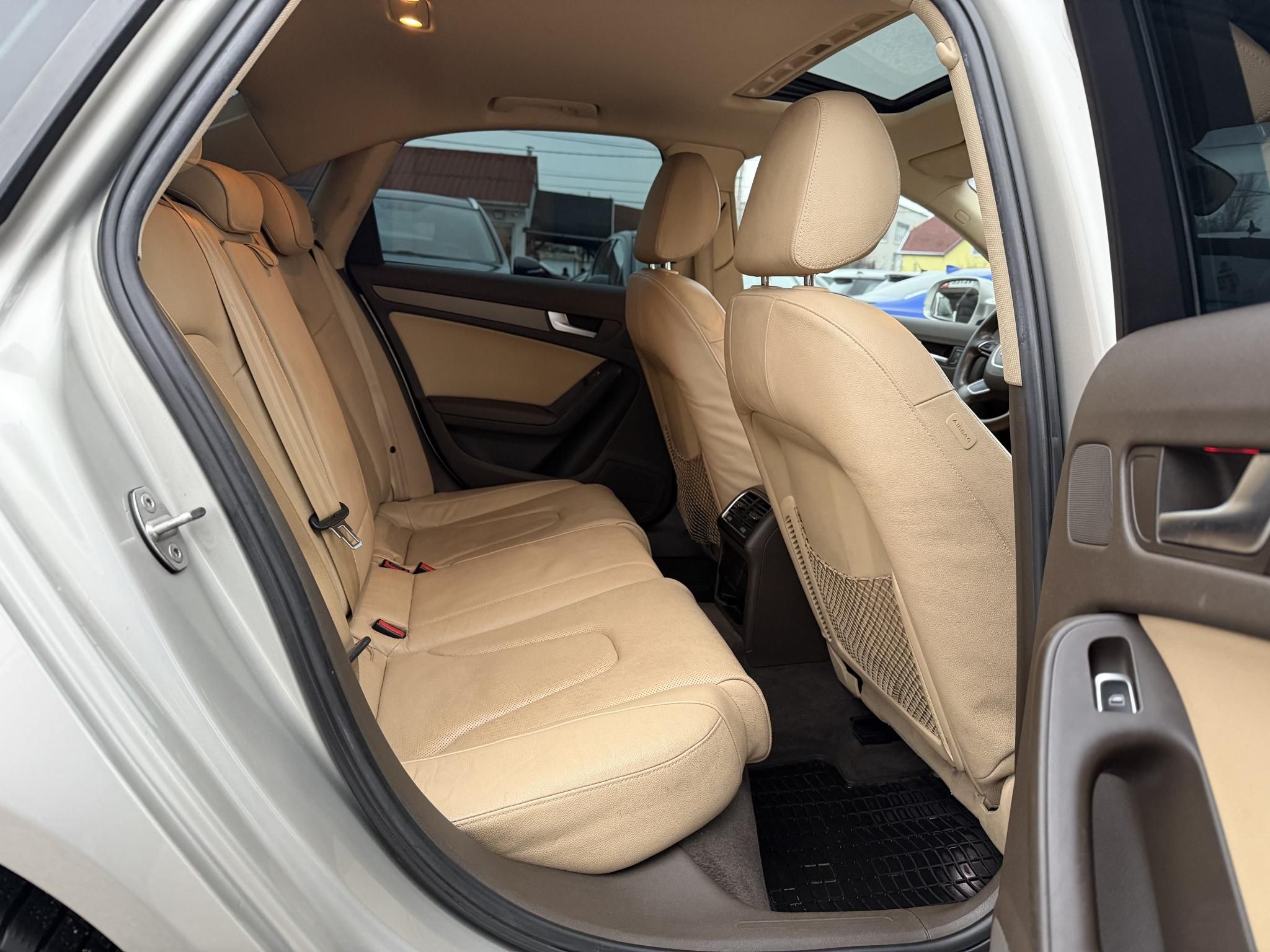 AUDI A4 2.0 TDI multitronic Magyarországi Napfénytető Xenon Üléshűtés PDC Téli-nyári kerék!