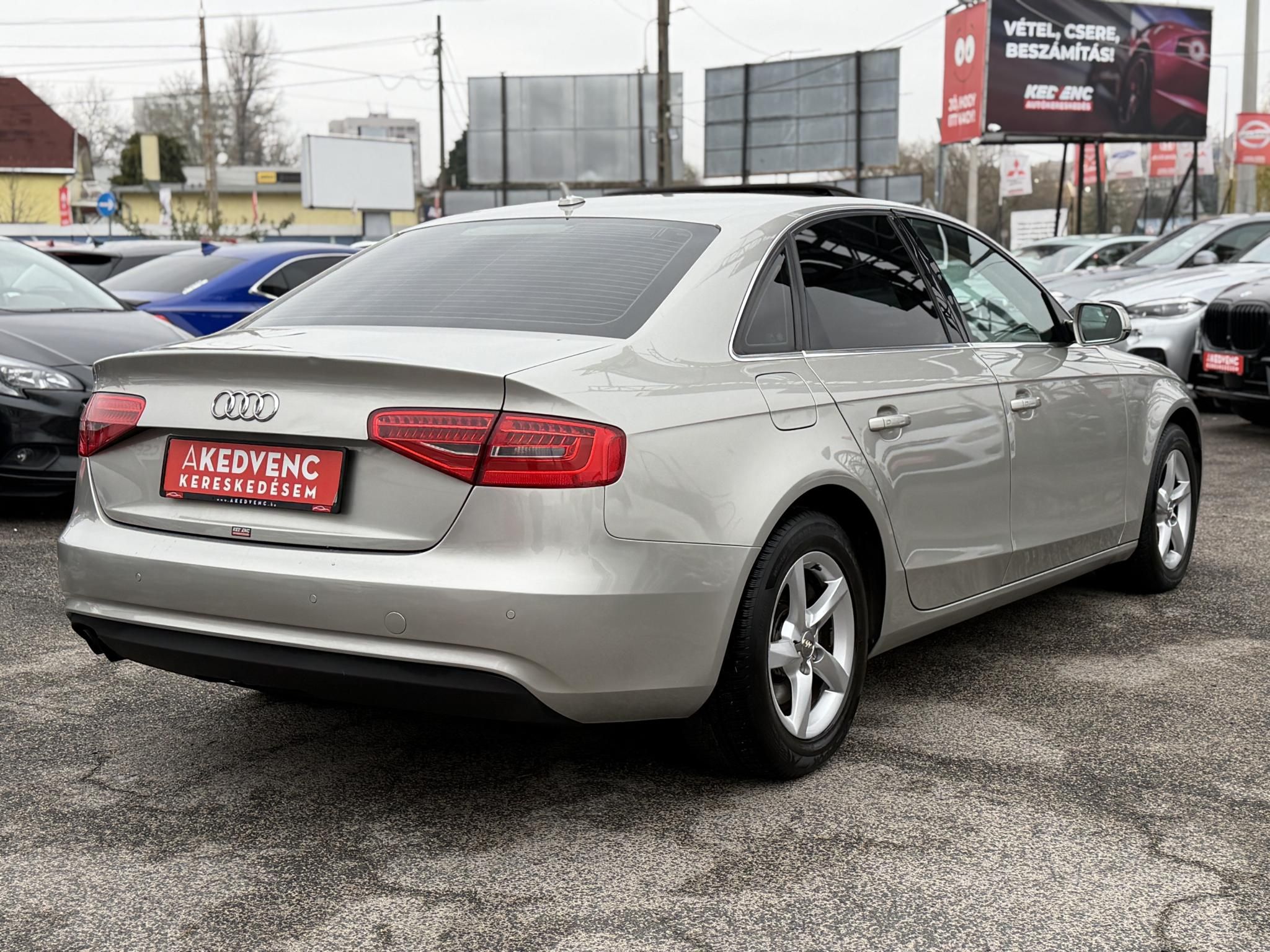 AUDI A4 2.0 TDI multitronic Magyarországi Napfénytető Xenon Üléshűtés PDC Téli-nyári kerék!