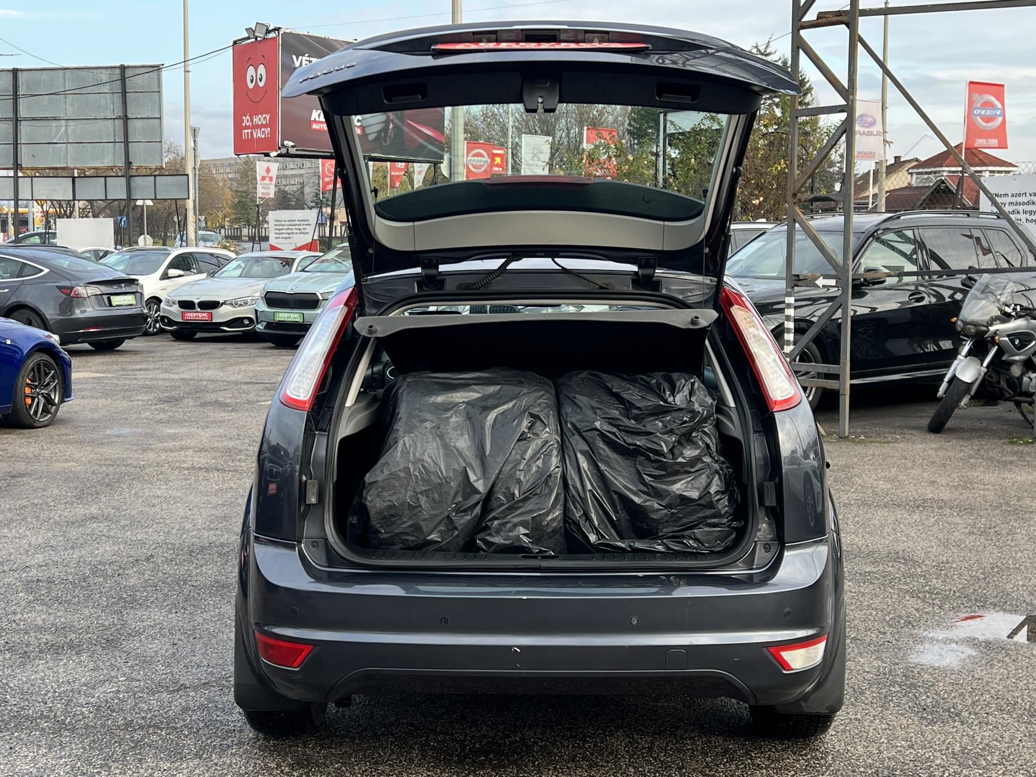 FORD FOCUS 1.6 Ghia (Automata) Klíma Tempomat City szervó Téli/nyári garnitúra!