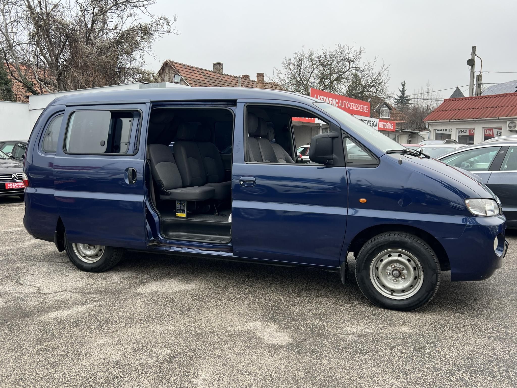 HYUNDAI H-1 2.5 CRDI (9 személyes )