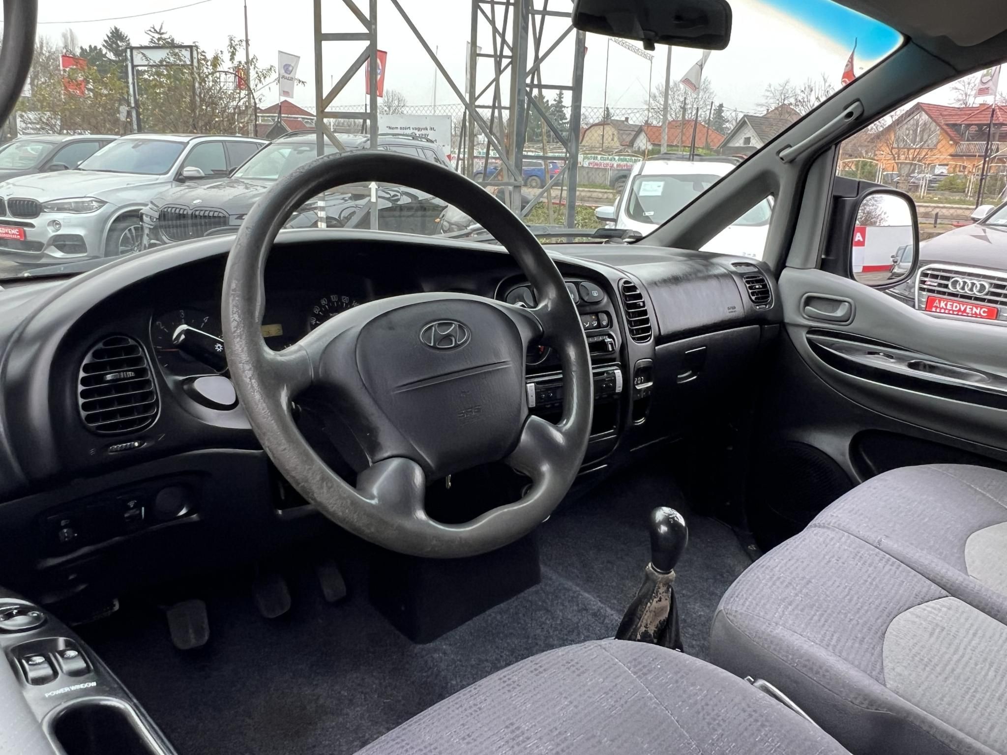 HYUNDAI H-1 2.5 CRDI (9 személyes )