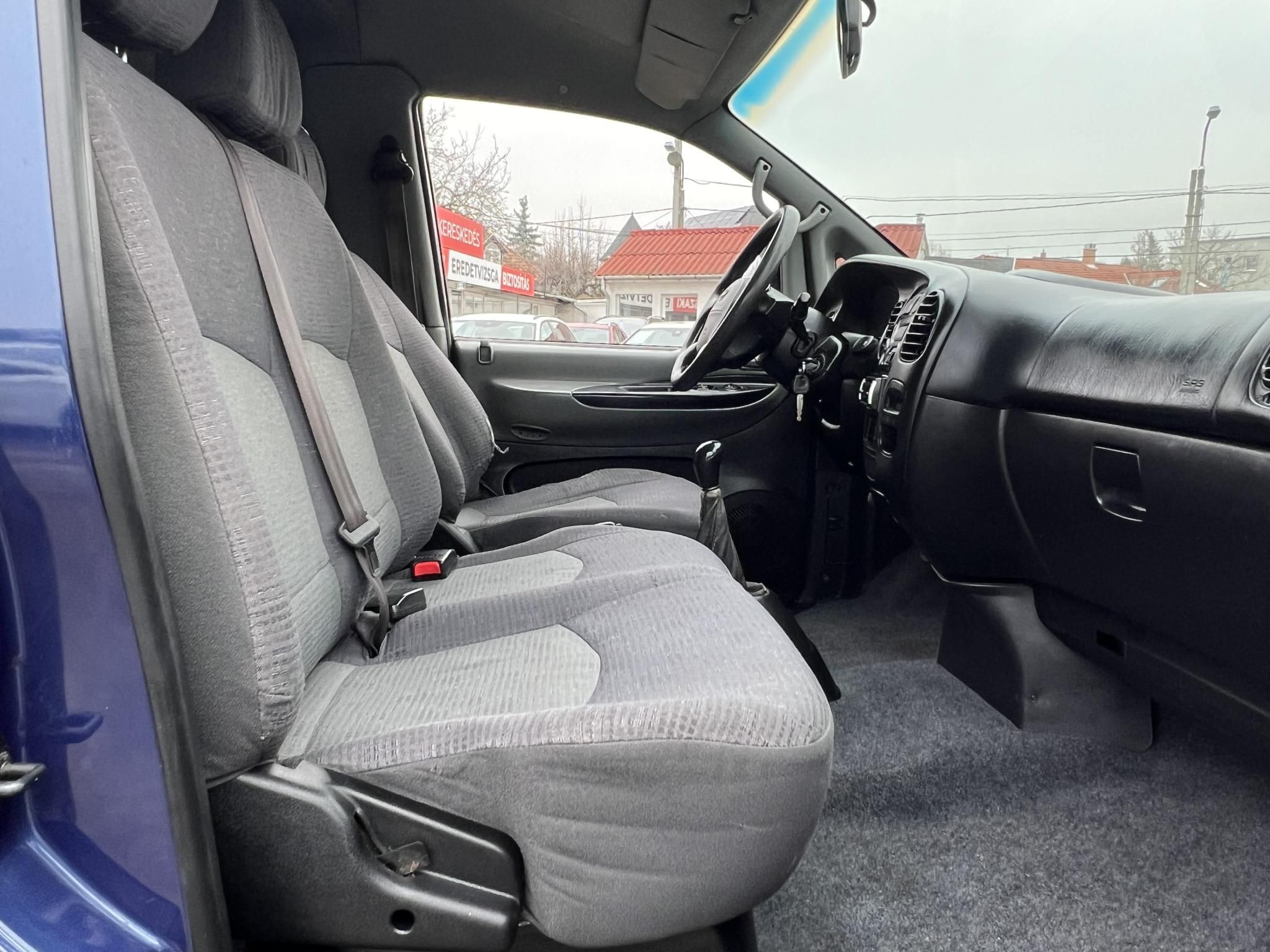 HYUNDAI H-1 2.5 CRDI (9 személyes )