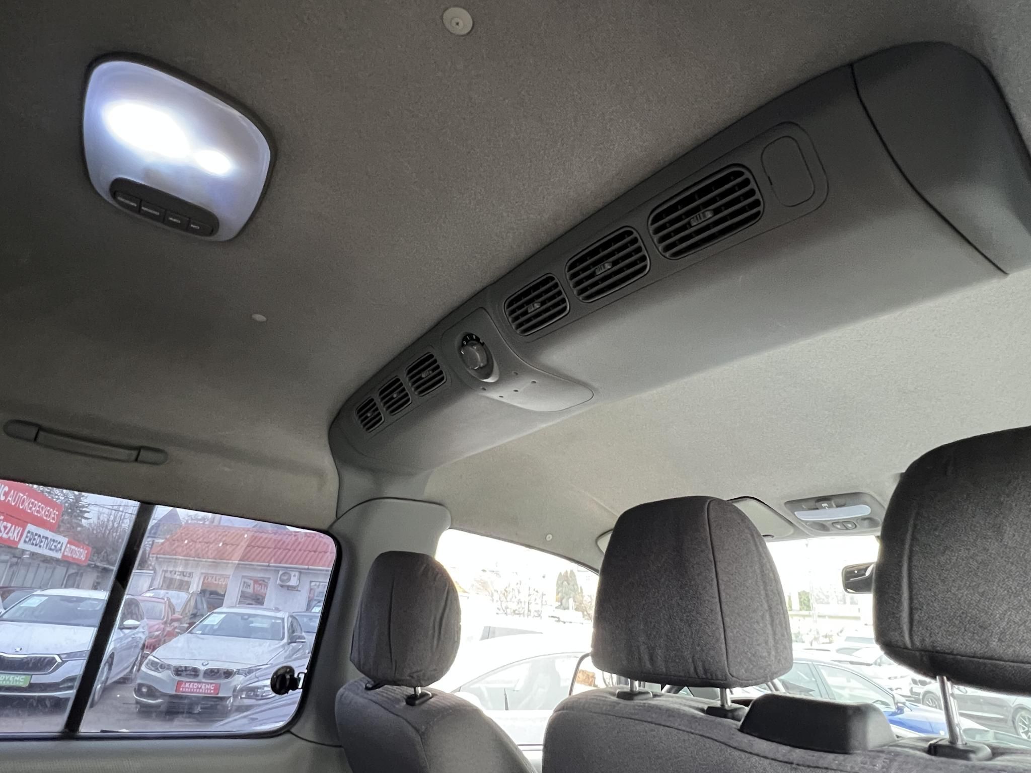 HYUNDAI H-1 2.5 CRDI (9 személyes )