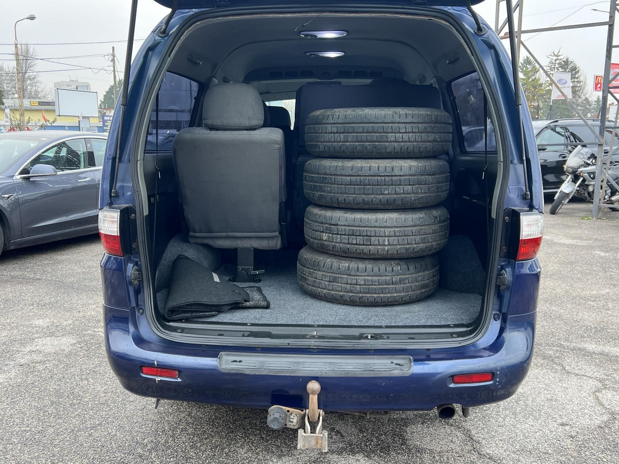 HYUNDAI H-1 2.5 CRDI (9 személyes )