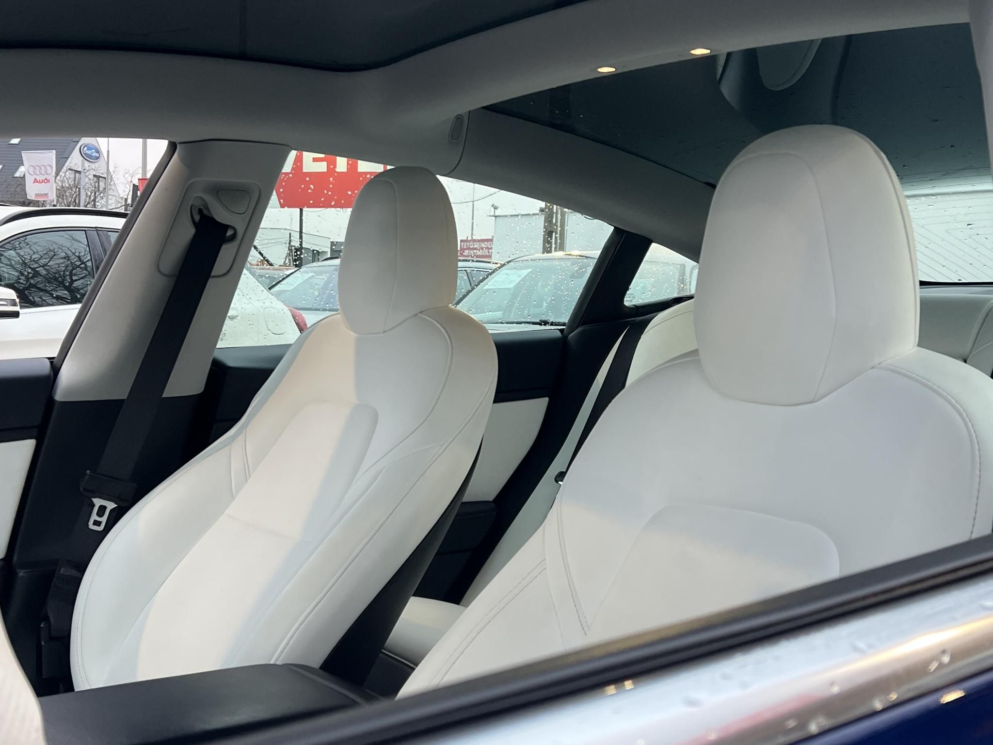 TESLA MODEL 3 Long Range AWD (Automata) 84e km. MAGYAR RENDSZÁMOS. GARANCIÁLIS. FEHÉR BELSŐ!