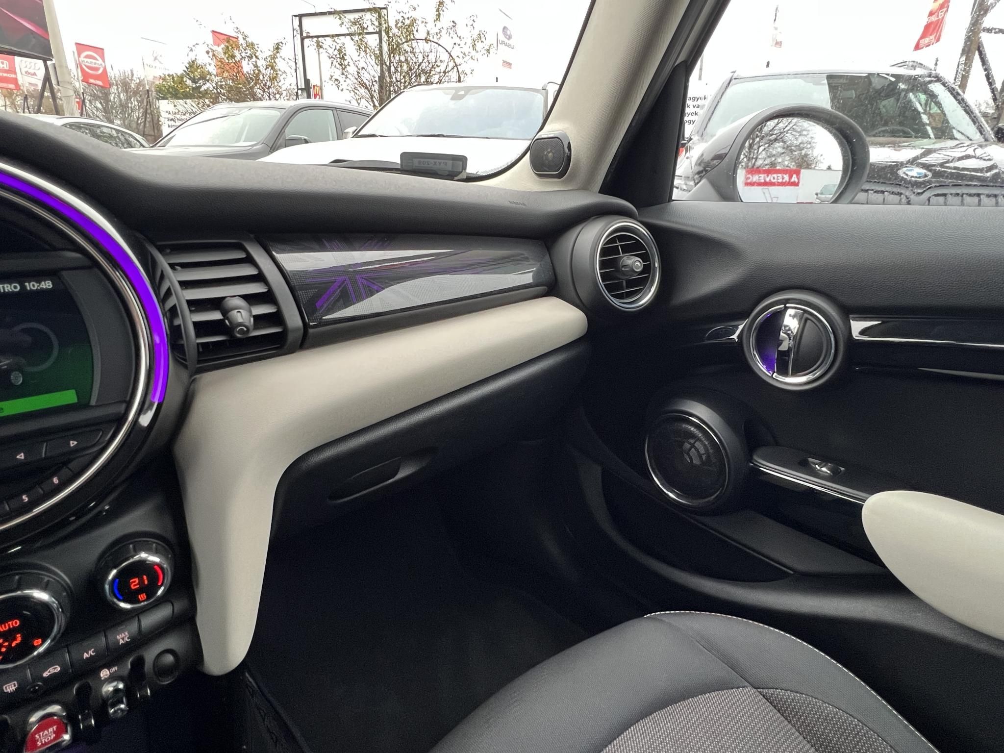 MINI COOPER 1.5 M.o.-i. 1.tul. Klíma Panoráma tető Harman/Kardon Téli/nyári garnitúra!