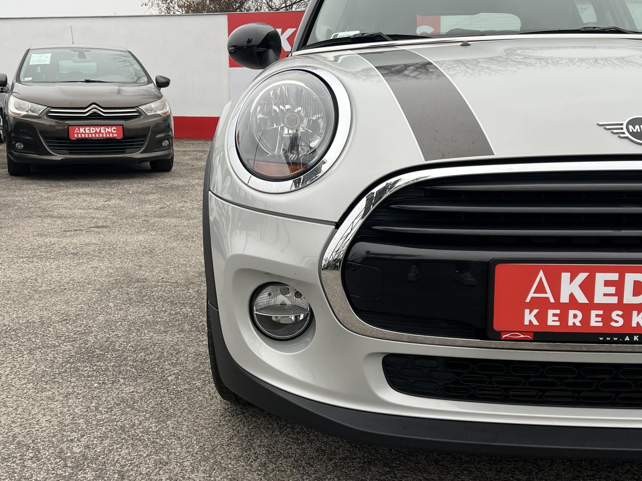 MINI COOPER 1.5 M.o.-i. 1.tul. Klíma Panoráma tető Harman/Kardon Téli/nyári garnitúra!