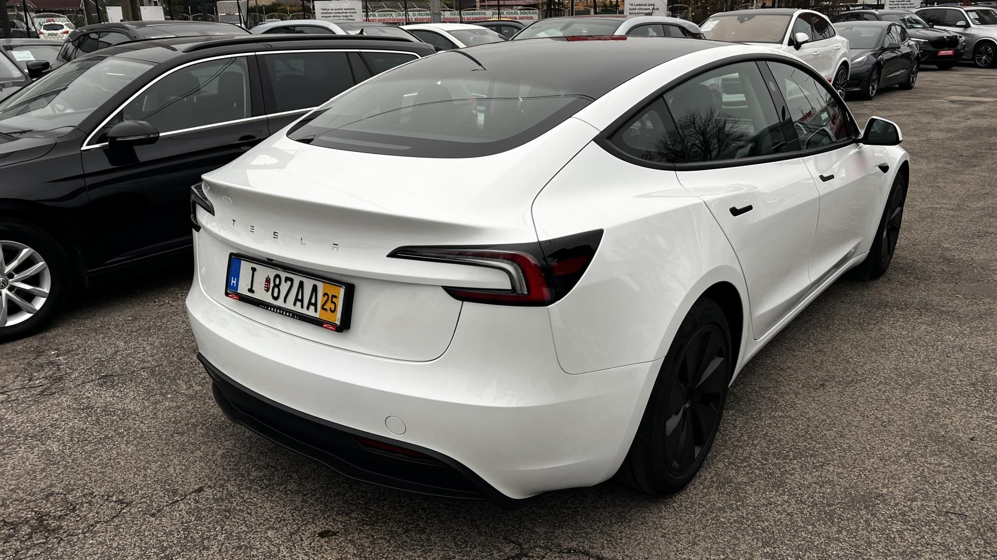 TESLA MODEL 3 RWD Premium (Automata) Kifogástalan. újszerű állapotban. 500km WLTP
